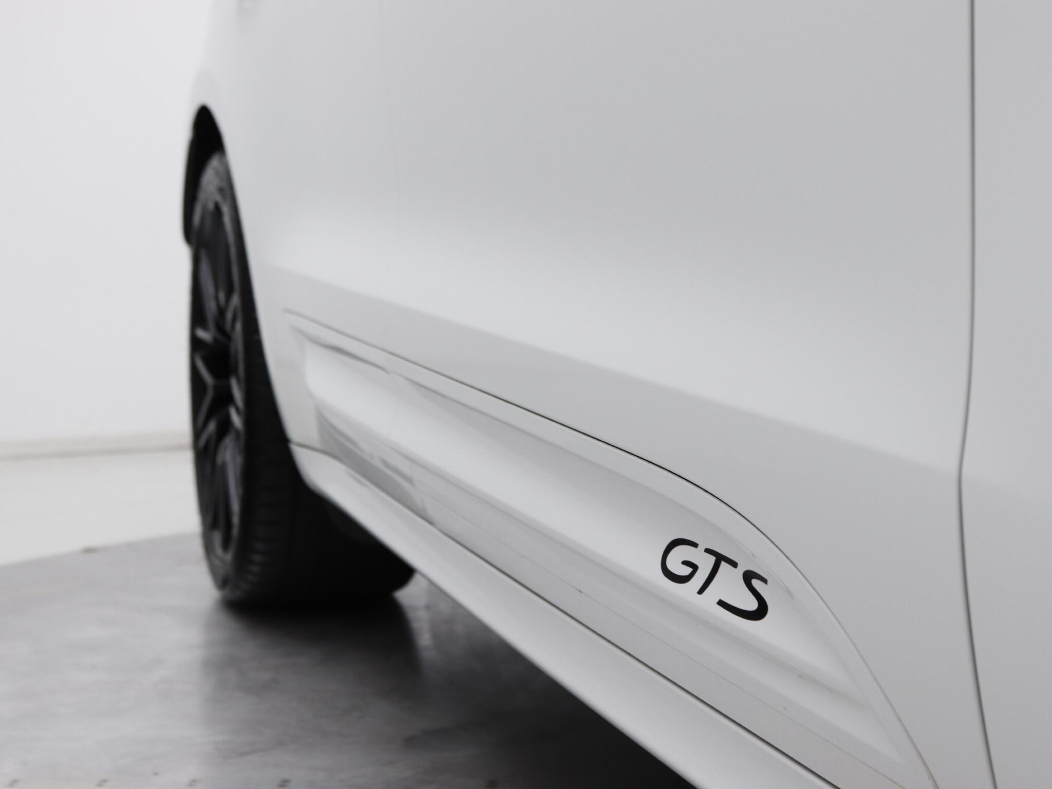 Porsche Macan view 26