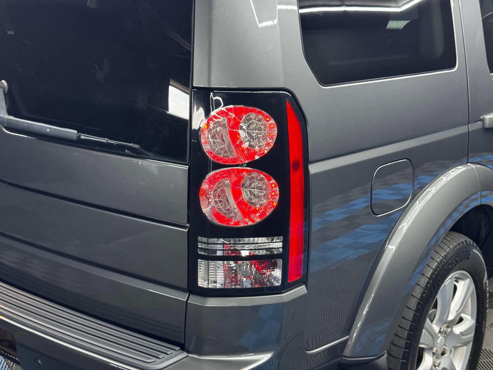 Land Rover Discovery view 40