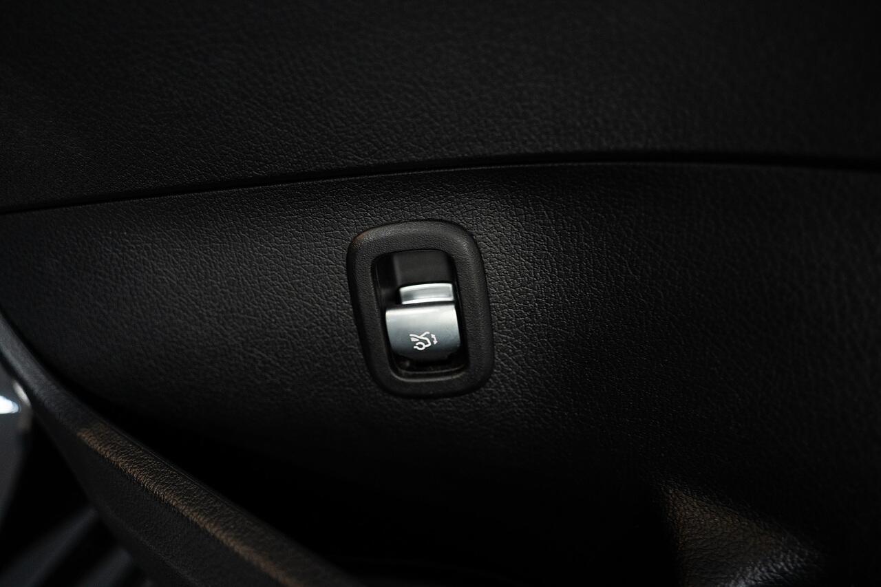 Mercedes-Benz C-Class view 31
