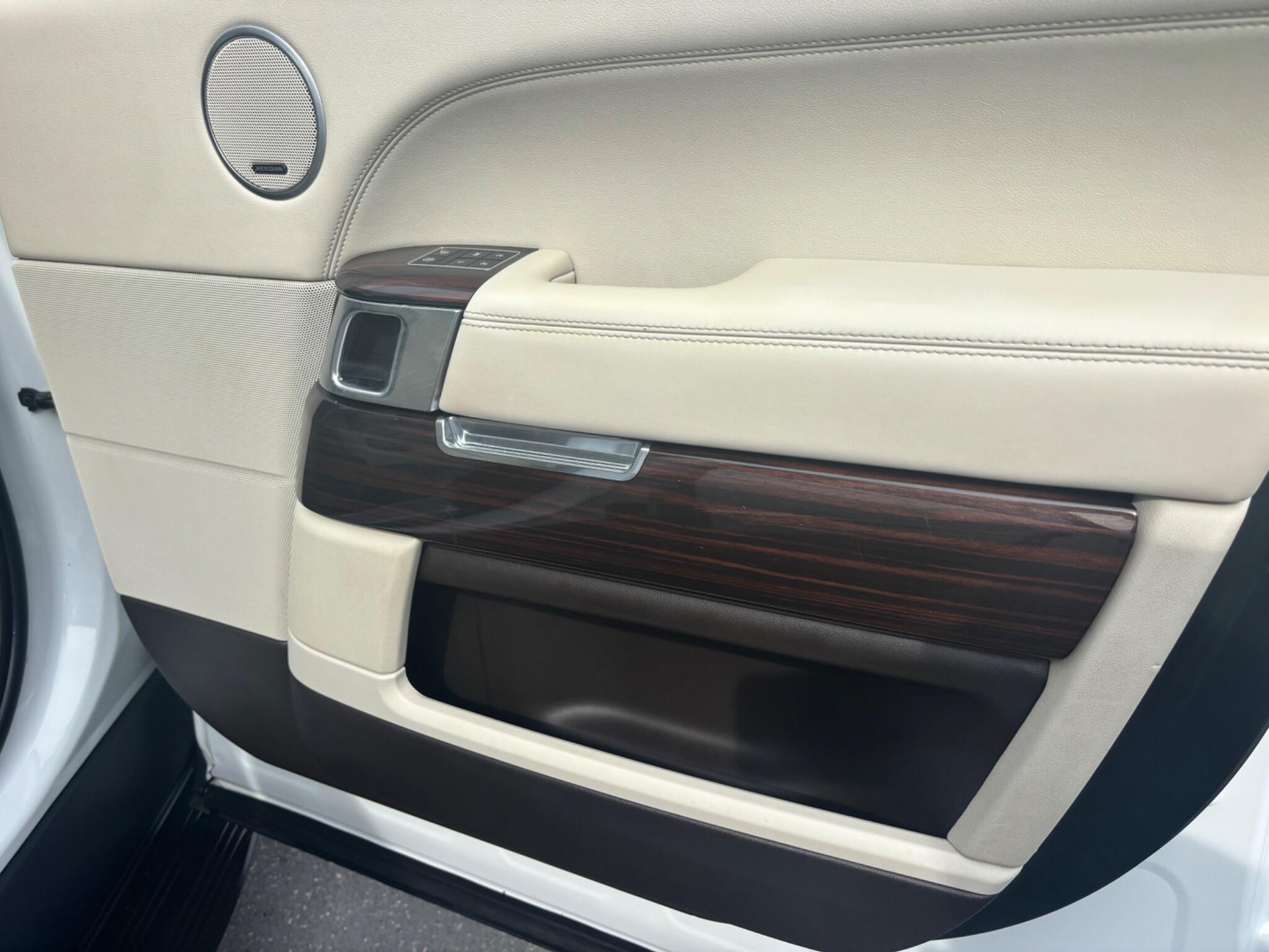 Land Rover Range Rover view 52