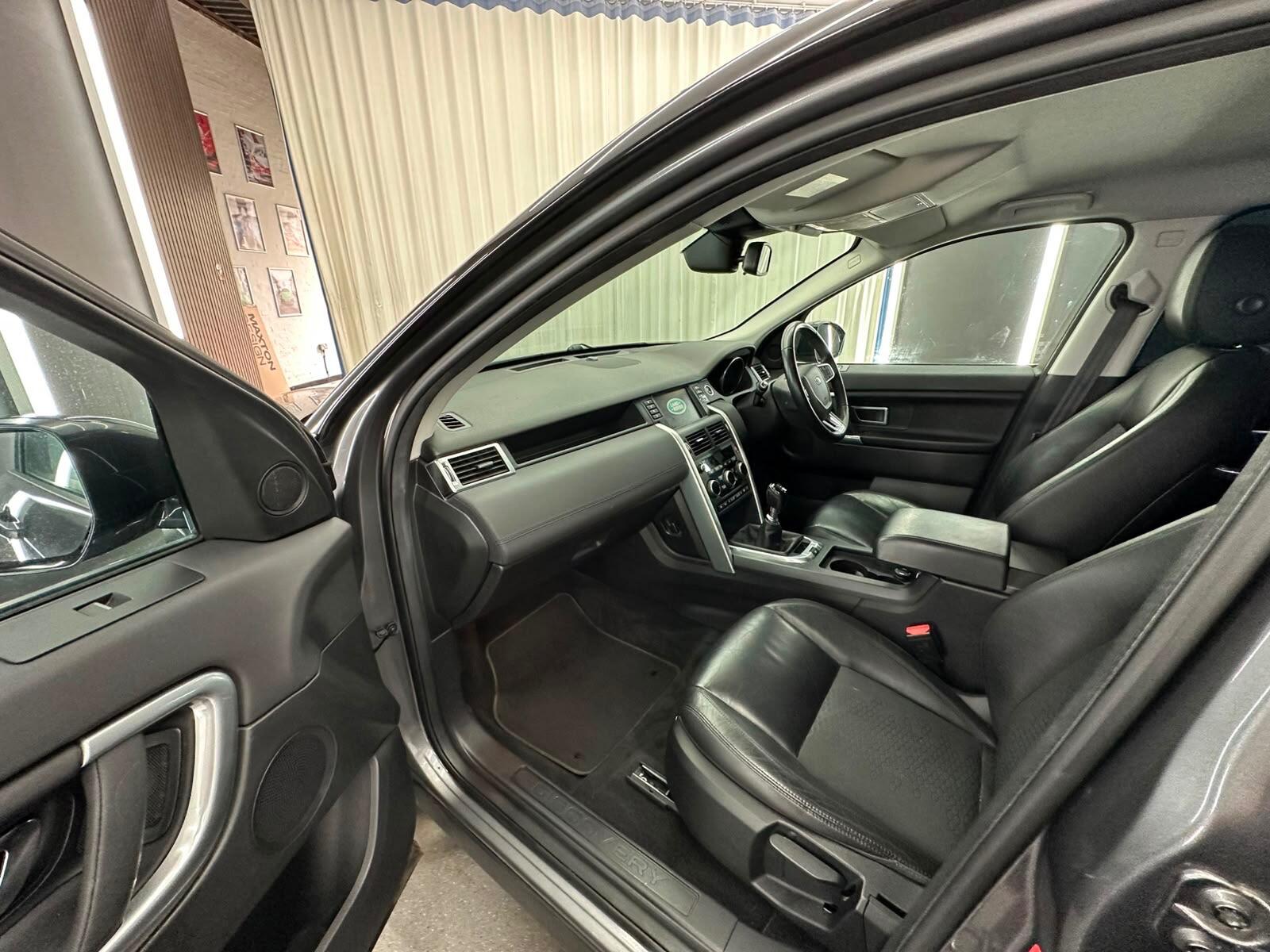 Land Rover Discovery Sport view 29