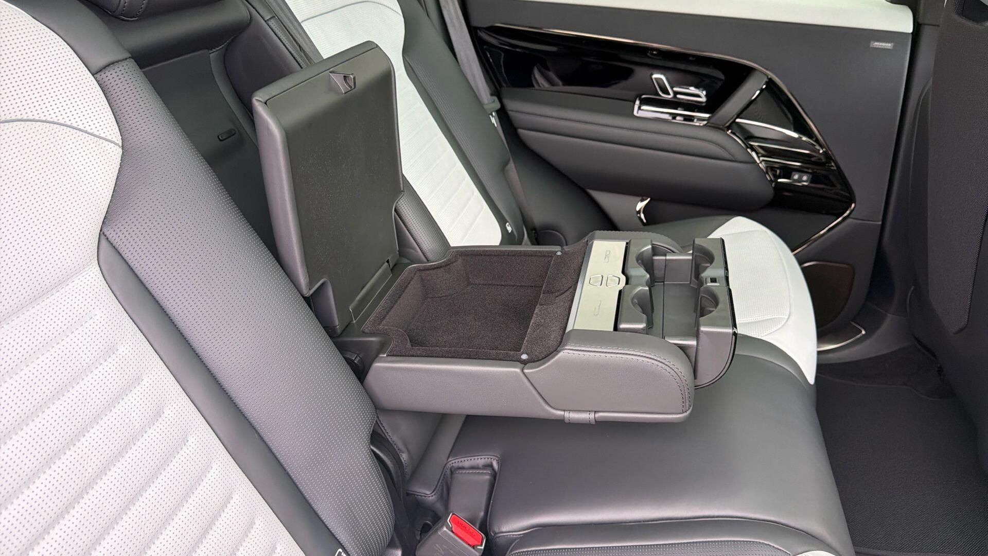 Land Rover Range Rover Sport view 43