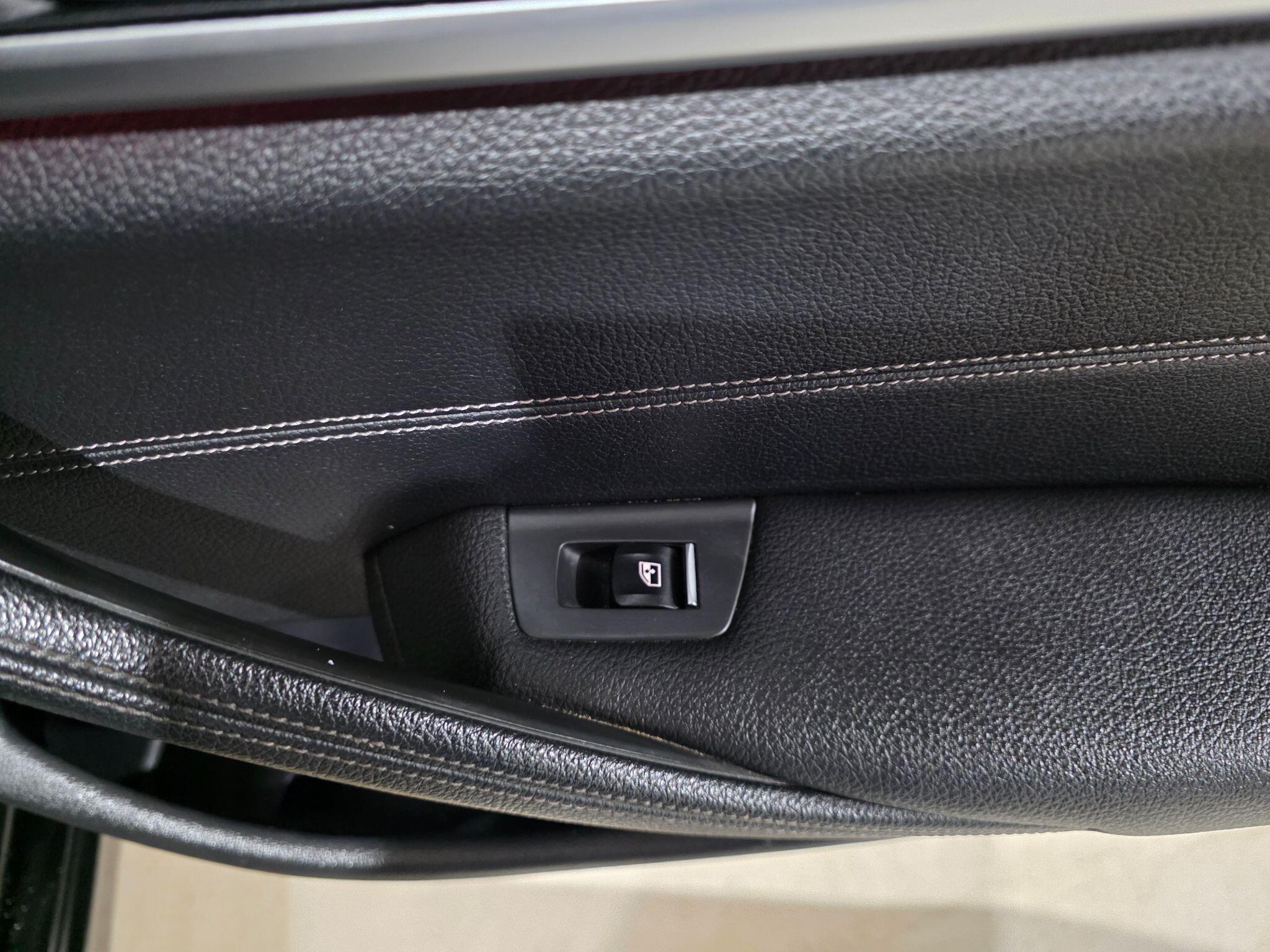 BMW 5 Series view 26