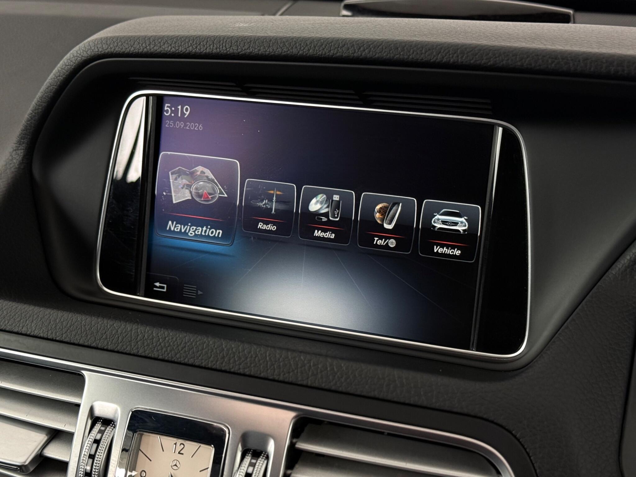 Mercedes-Benz E-Class view 23
