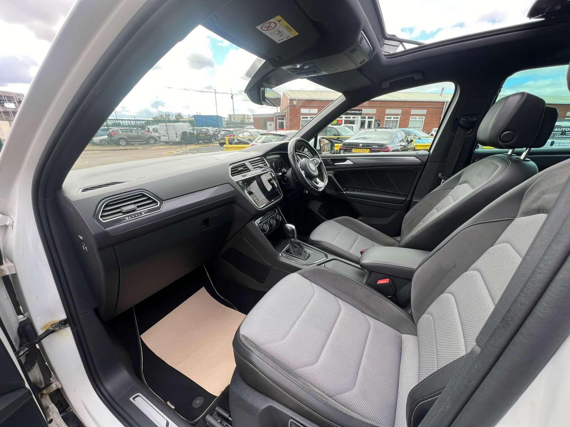 Volkswagen Tiguan view 12