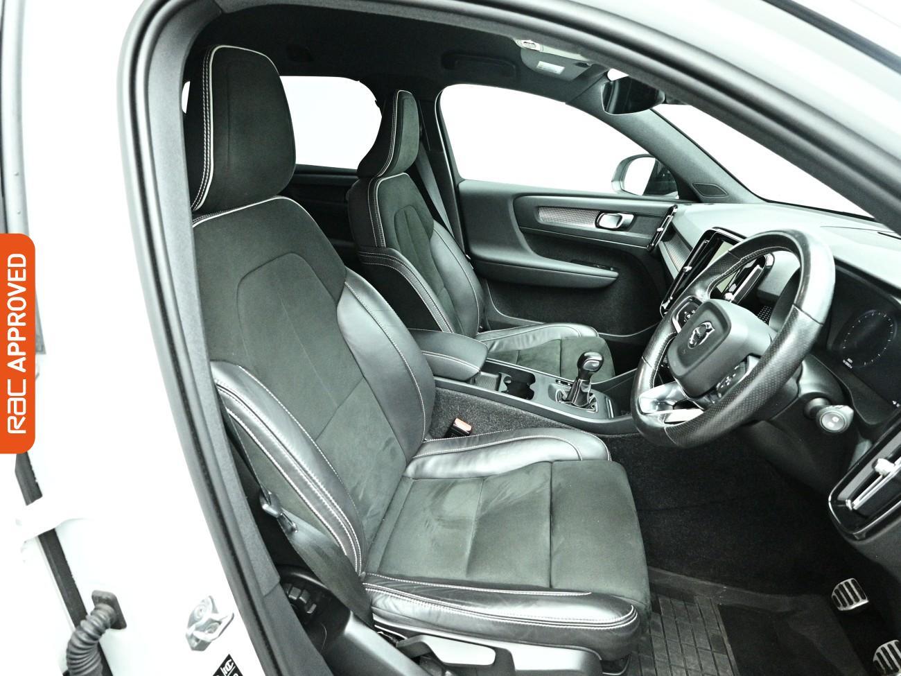 Volvo XC40 view 12