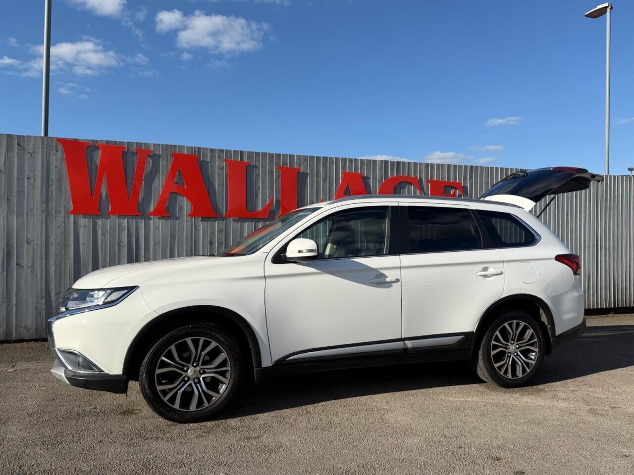 Mitsubishi Outlander view 10