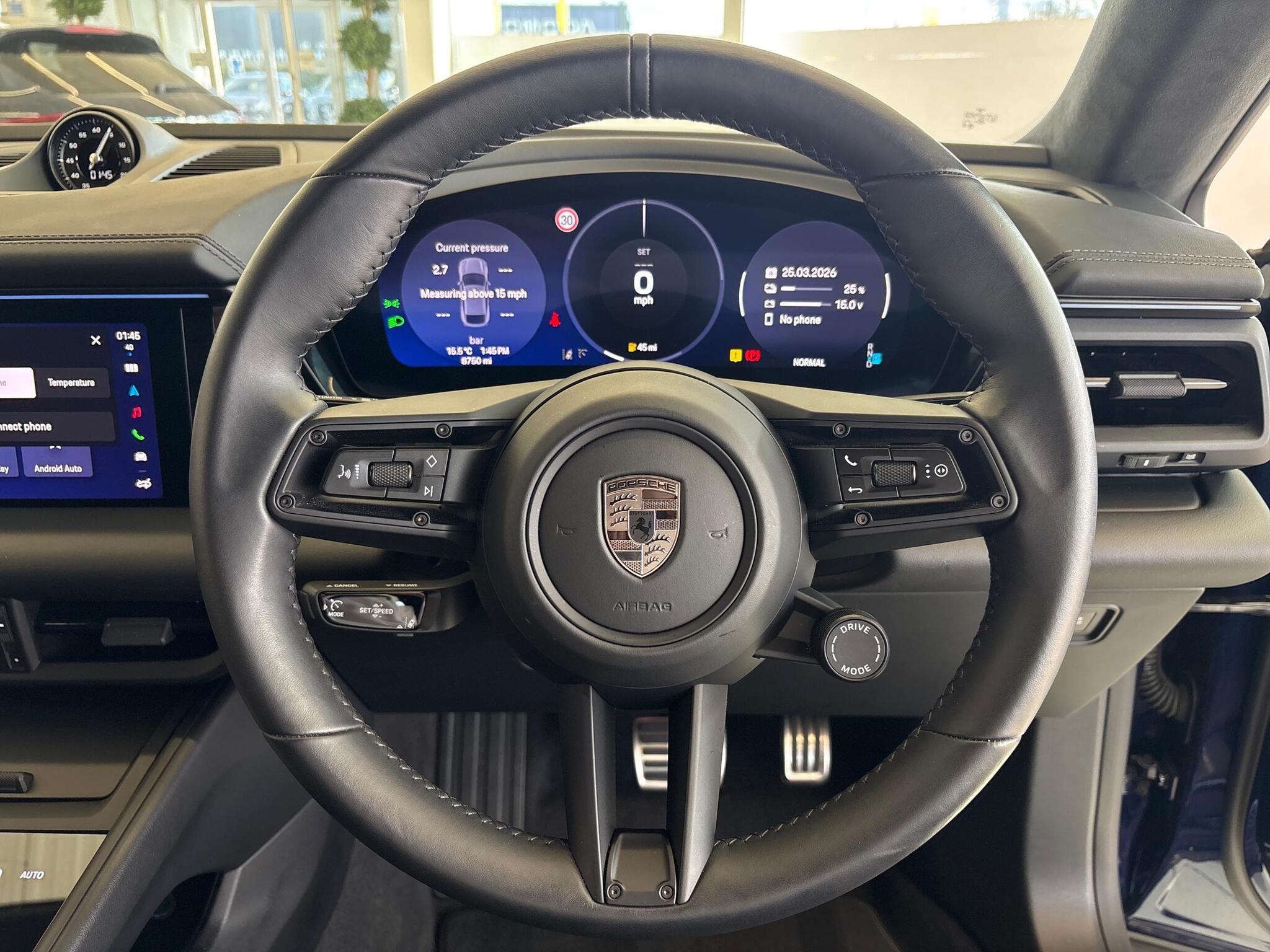 Porsche Macan view 17