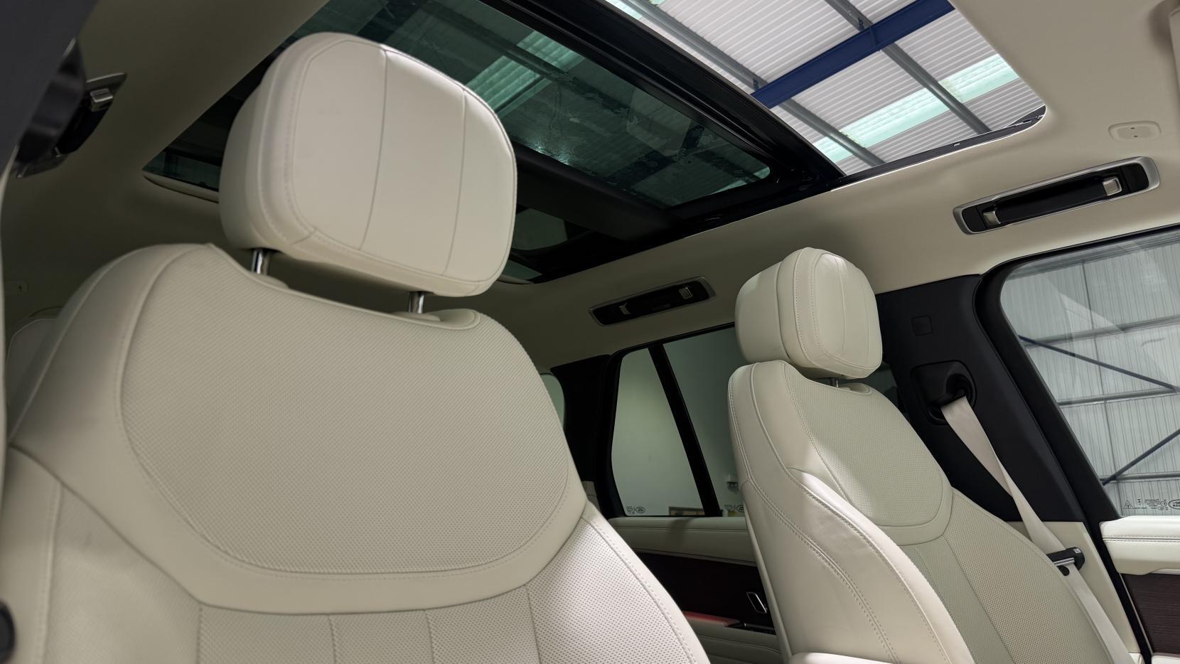 Land Rover Range Rover view 17