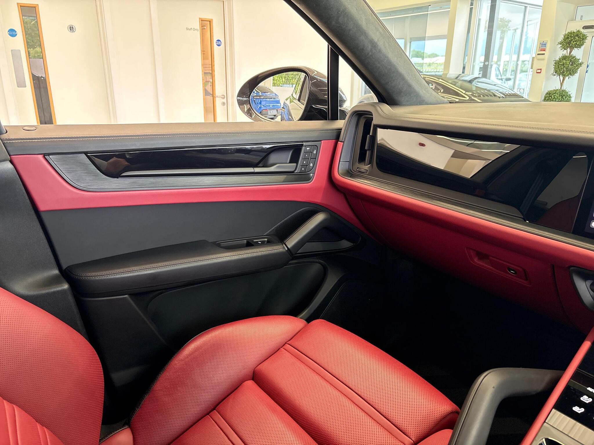 Porsche Cayenne view 43