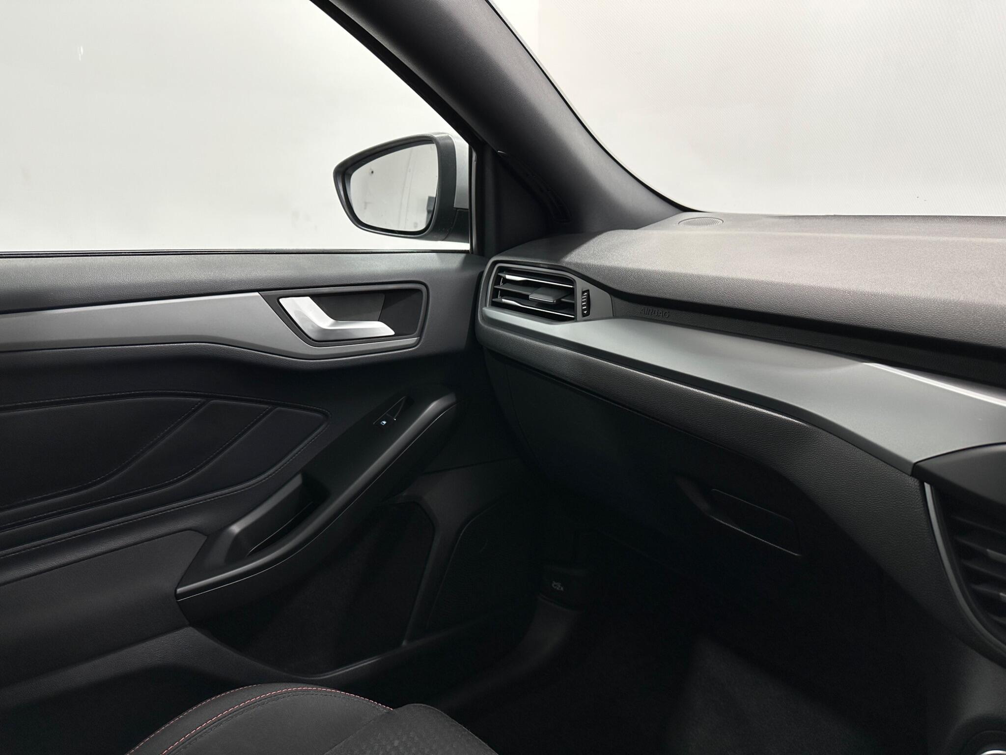 Ford Focus view 26