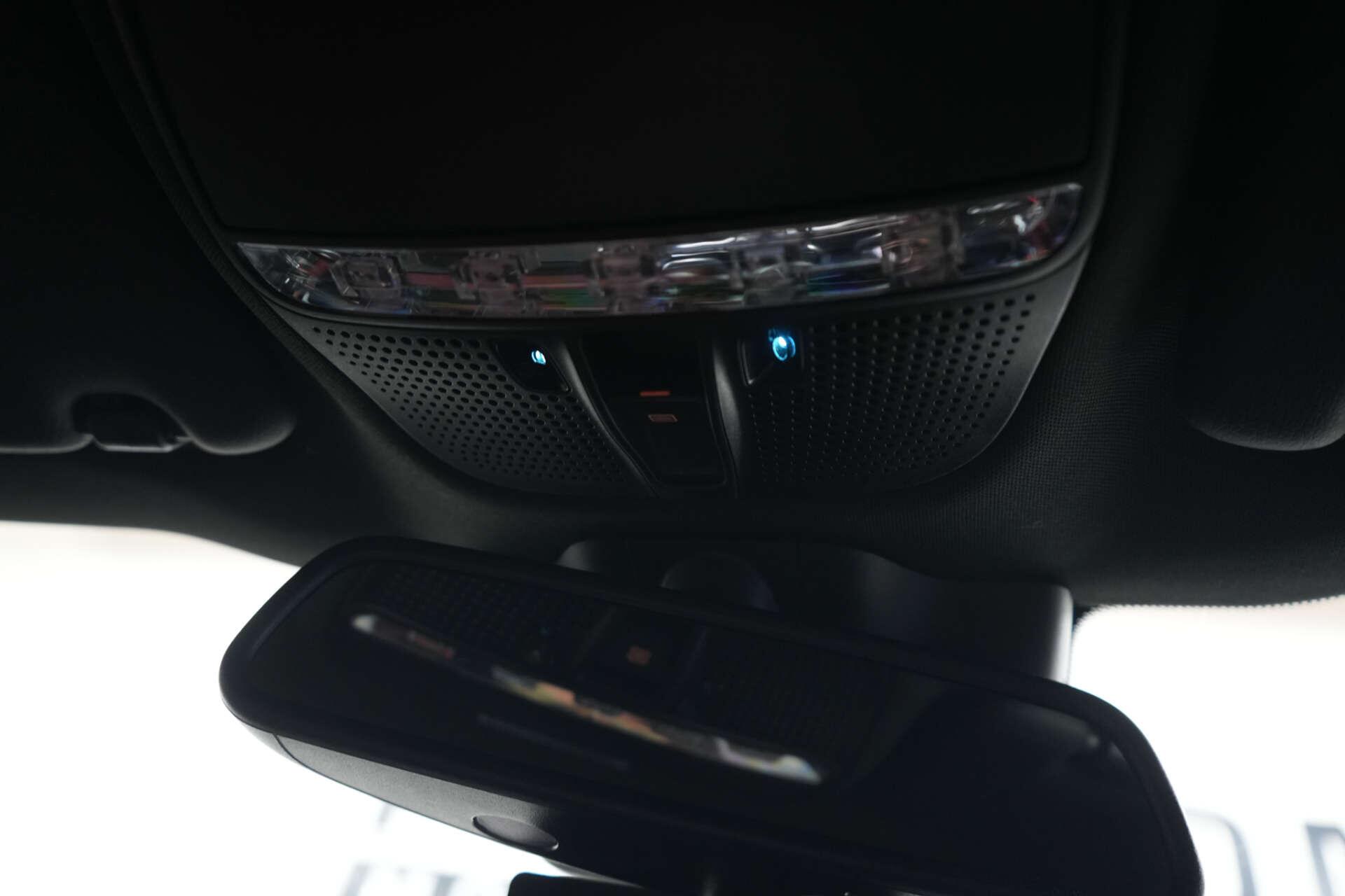 Mercedes-Benz C-Class view 40