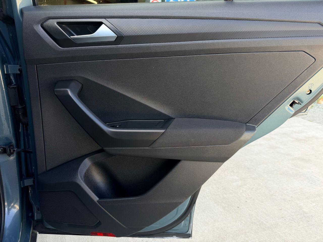 Volkswagen T-Roc view 21