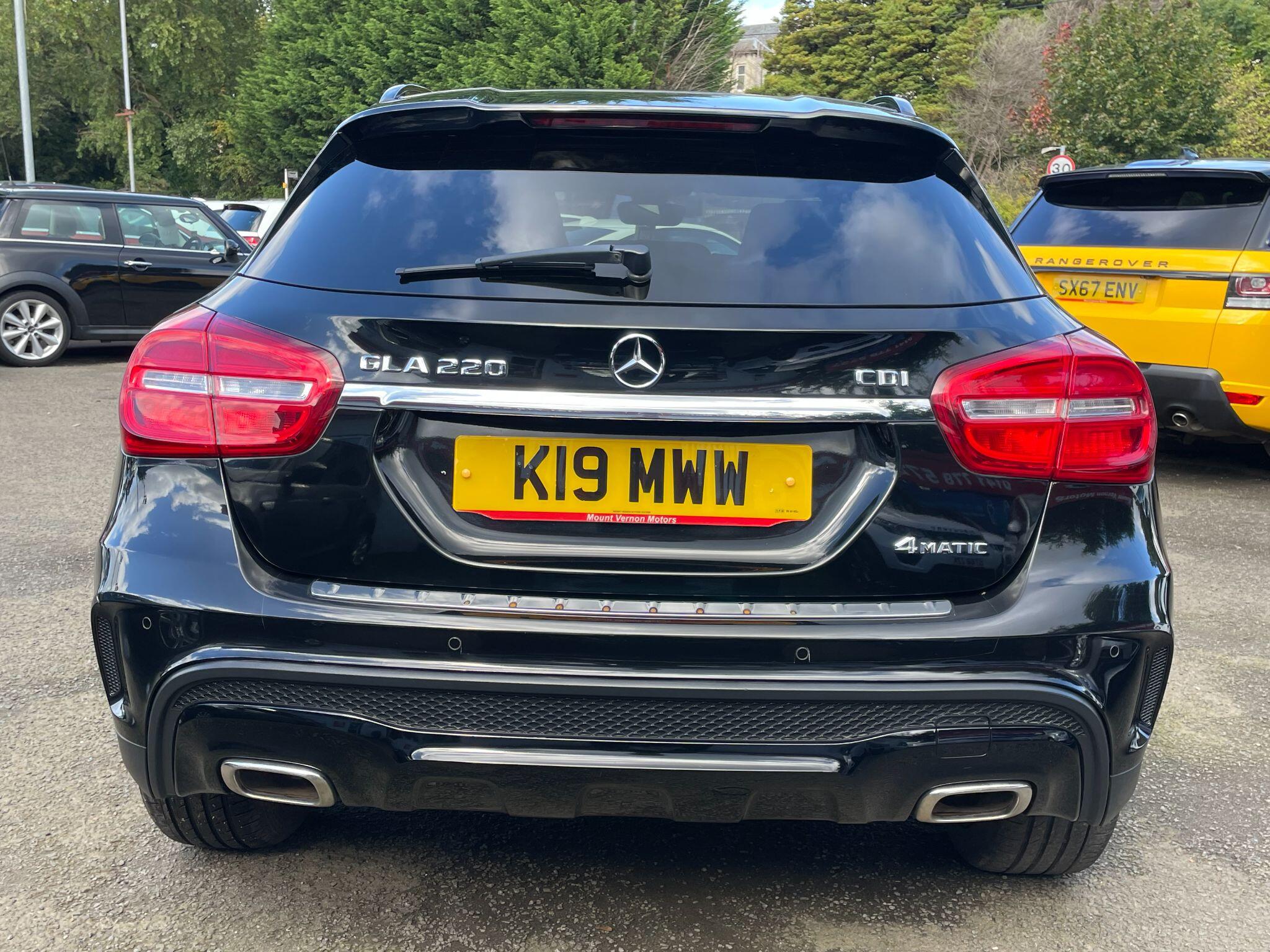 Mercedes-Benz Gla view 12