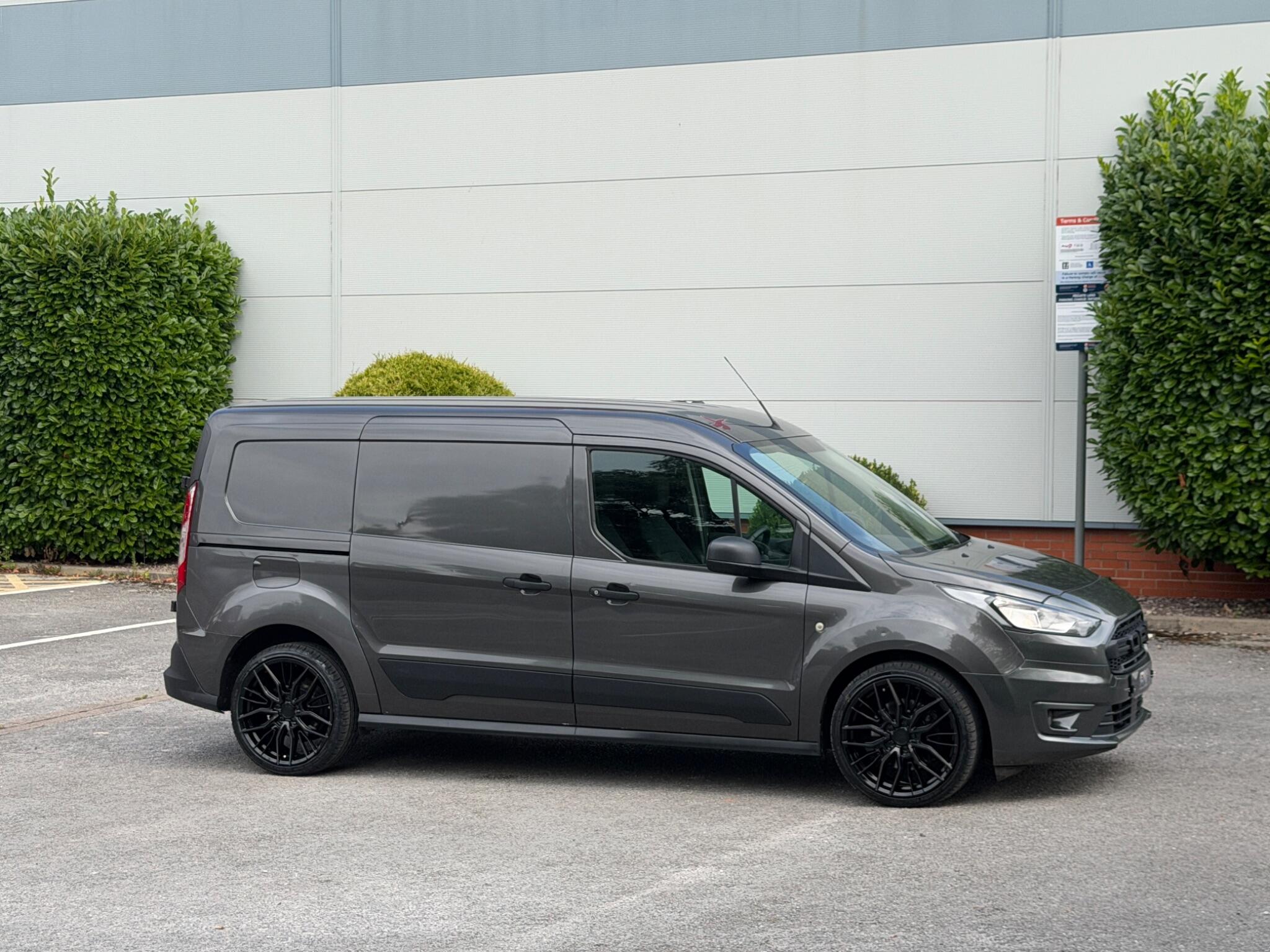 Ford Transit Connect view 42