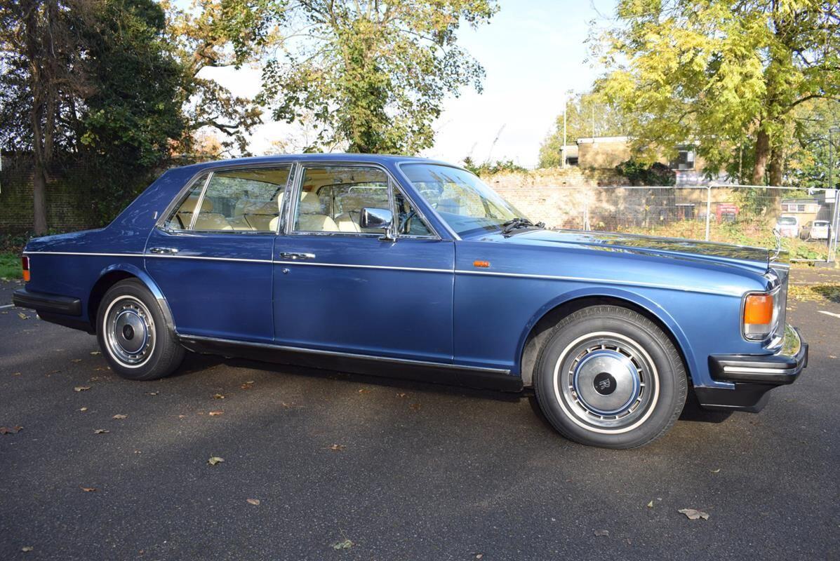 Rolls-Royce Silver Spirit view 7