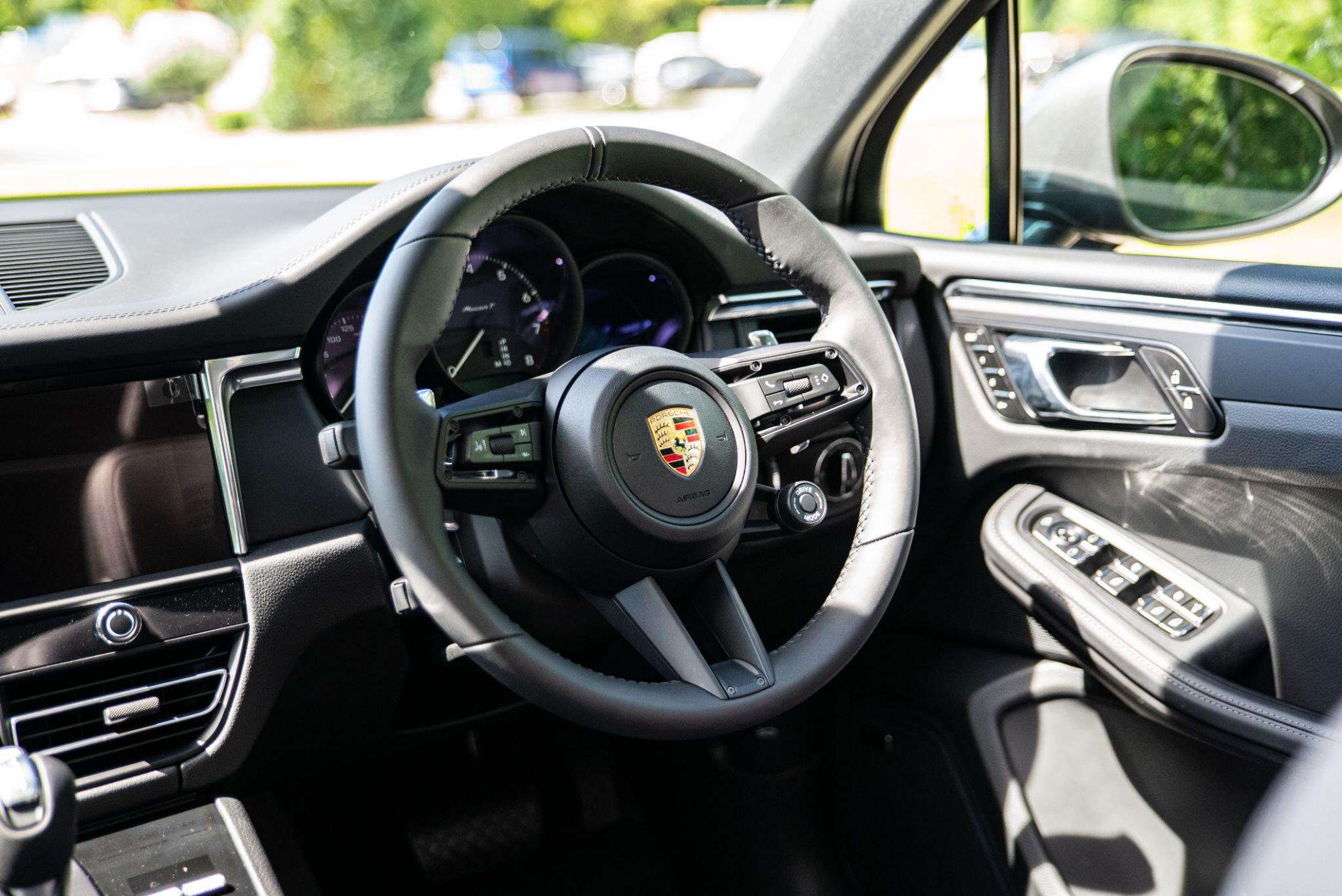 Porsche Macan view 65