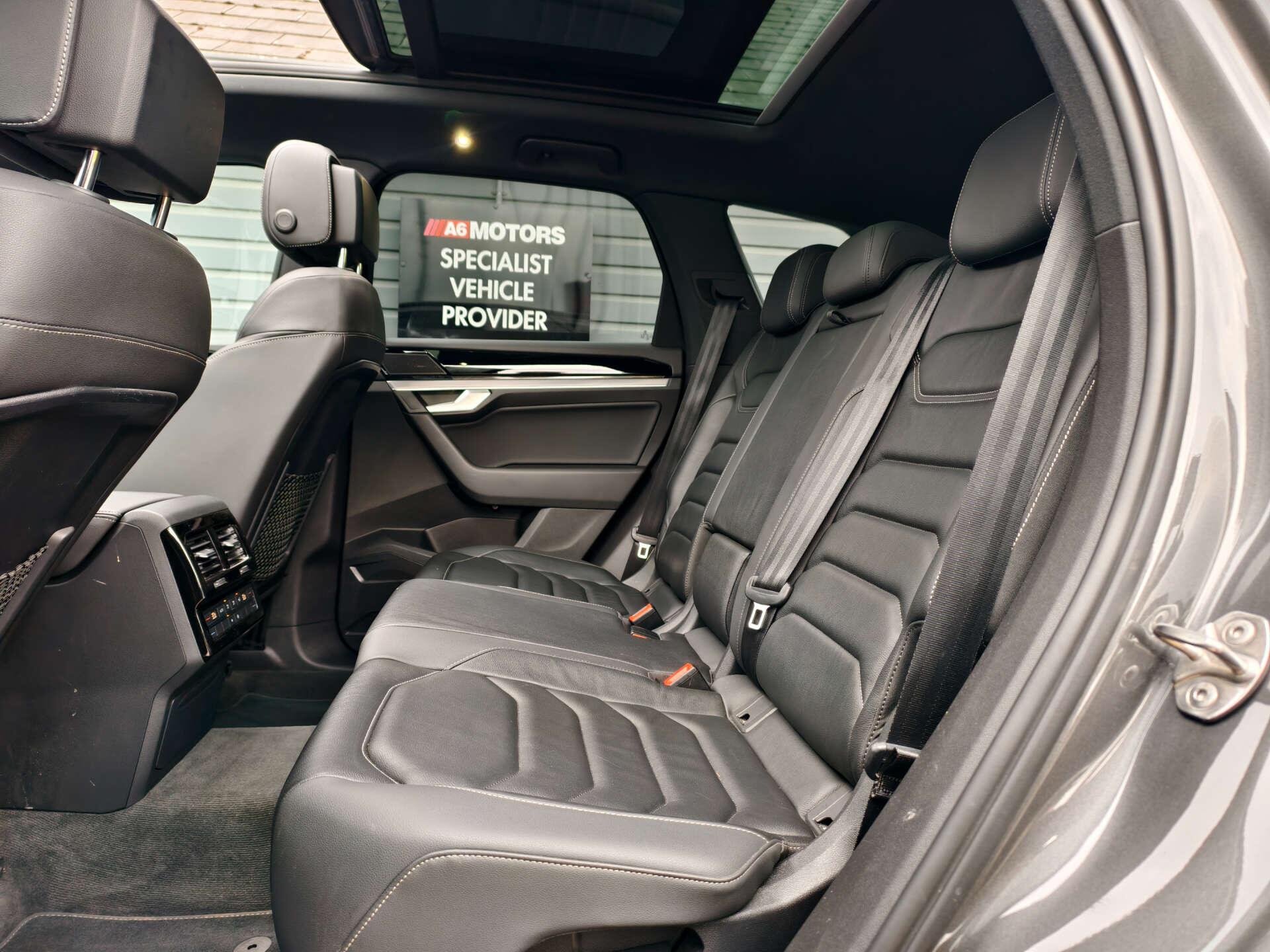 Volkswagen Touareg view 26