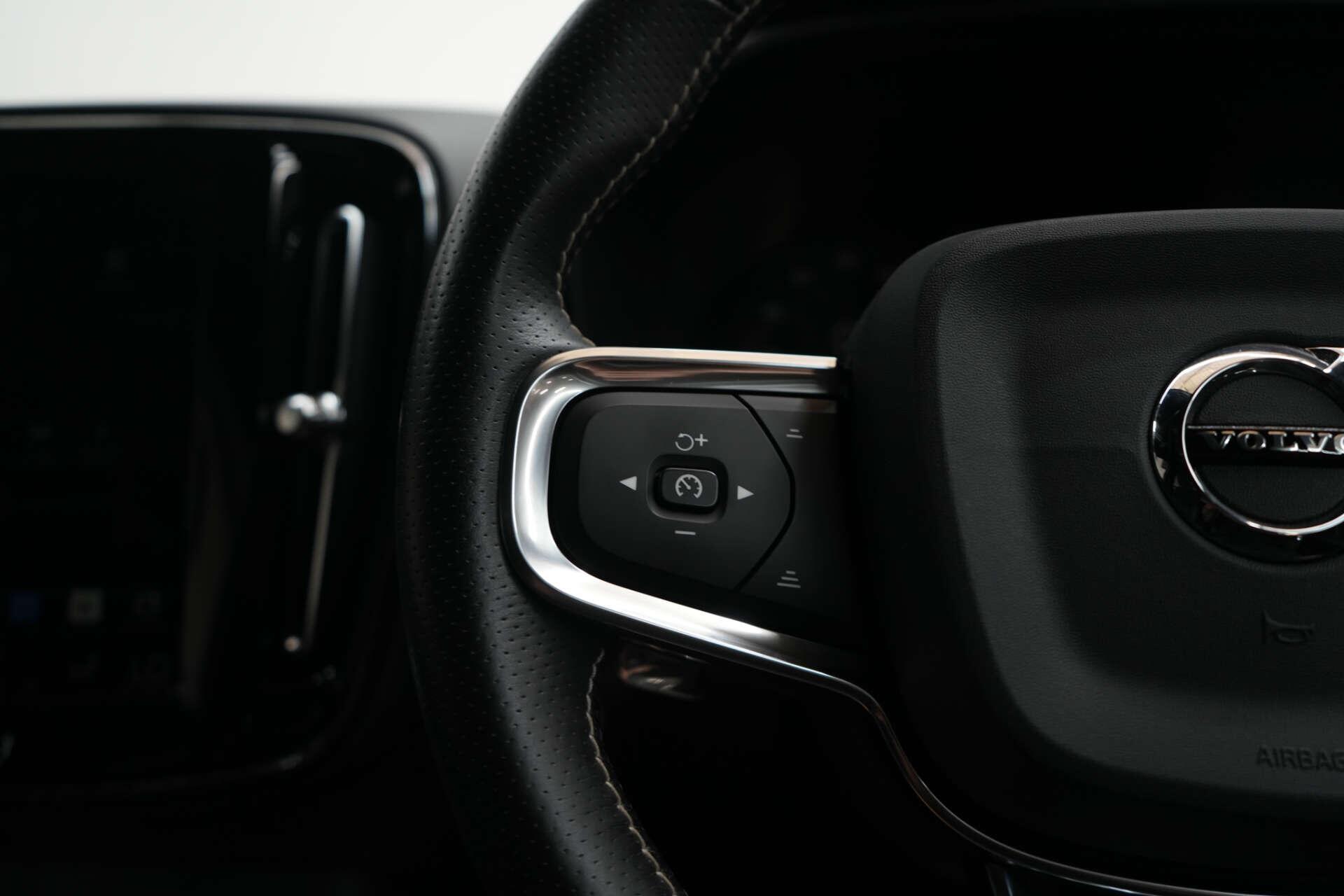 Volvo XC40 view 40