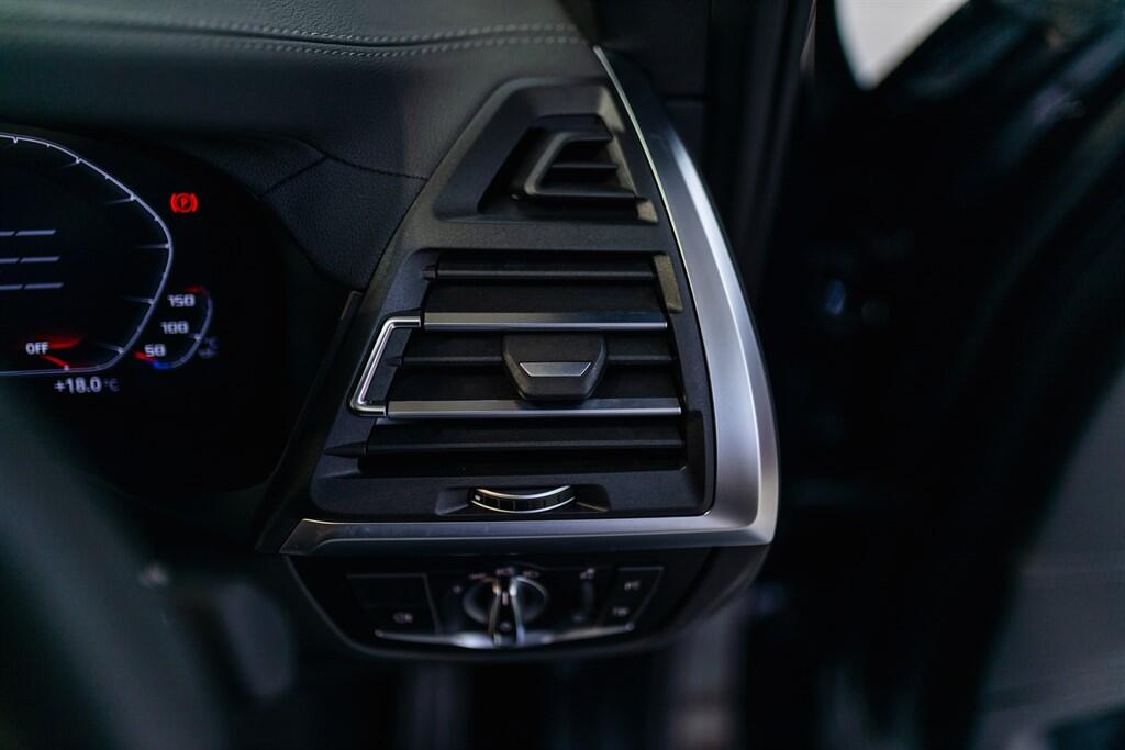 BMW X4 M view 34