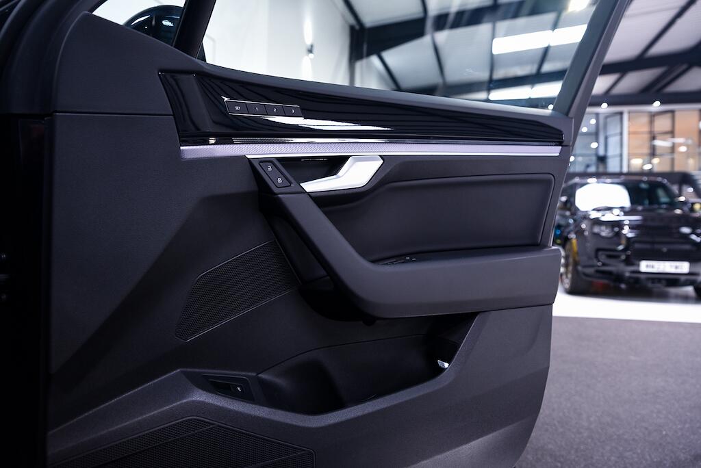 Volkswagen Touareg view 26