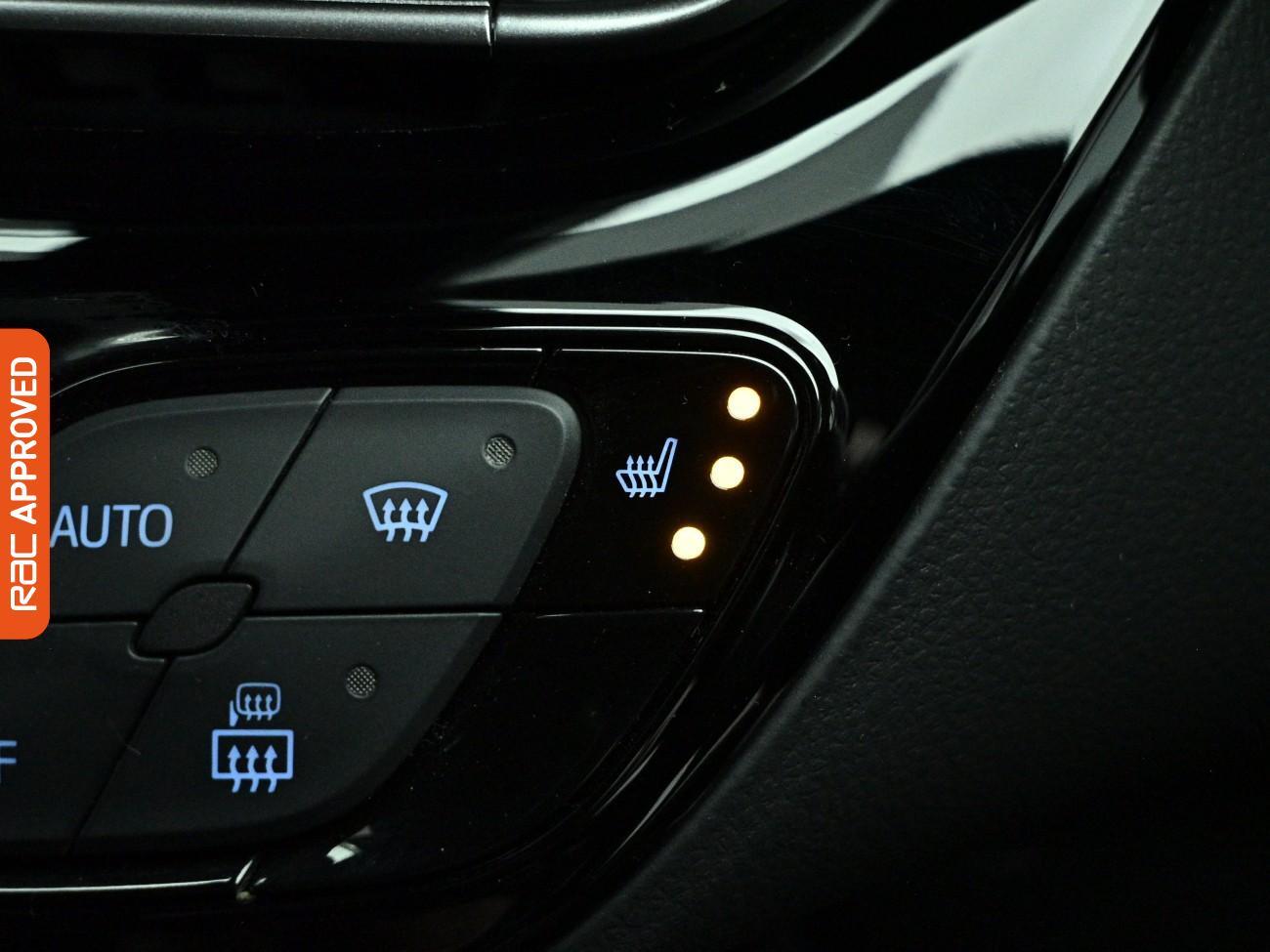 Toyota C-HR view 17