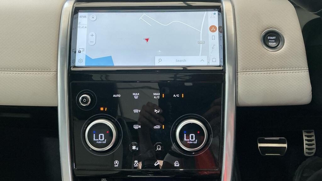 Land Rover Discovery Sport view 10