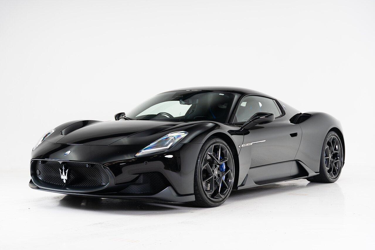 Maserati MC20 view 12