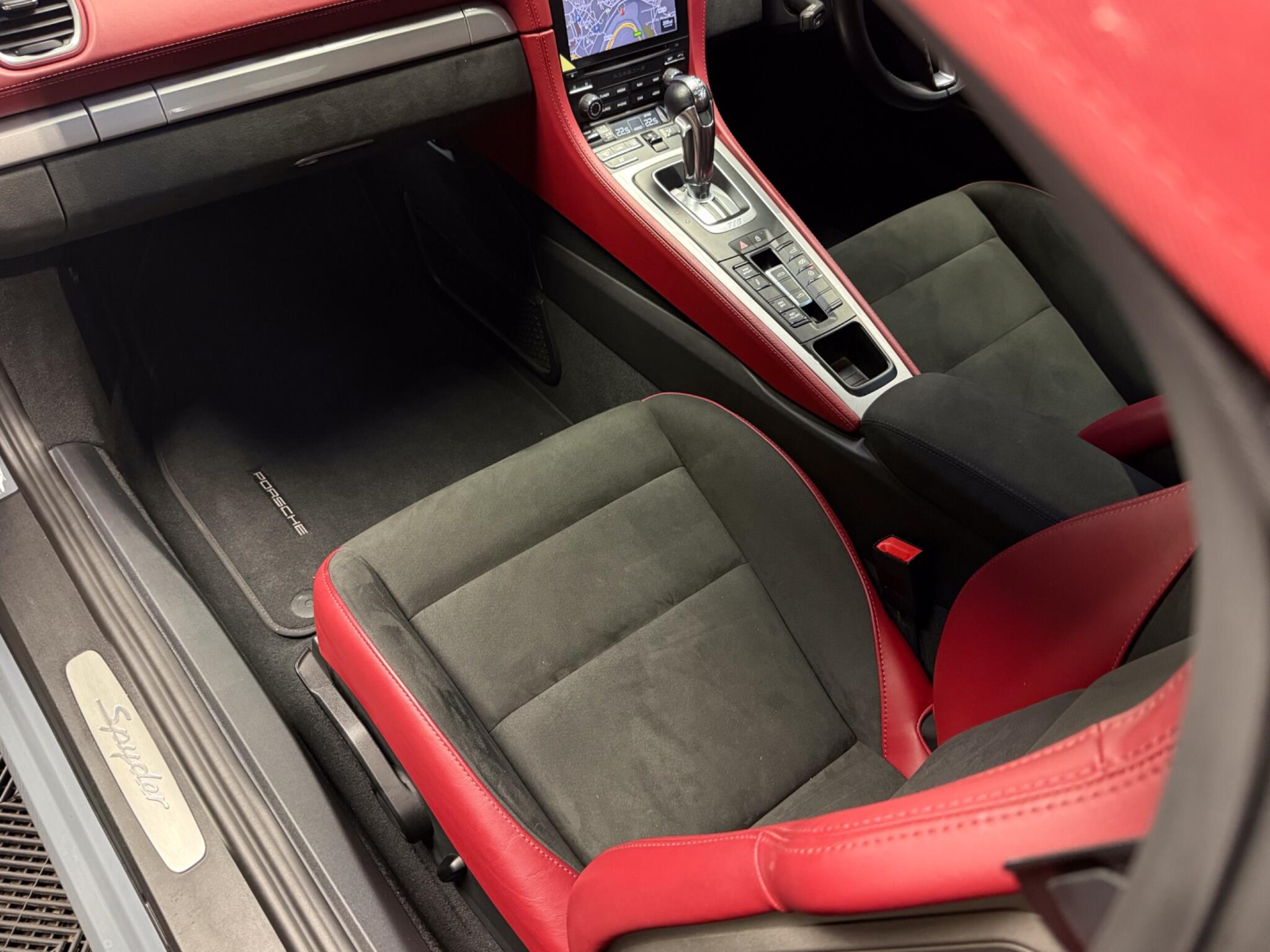 Porsche 718 Spyder view 24