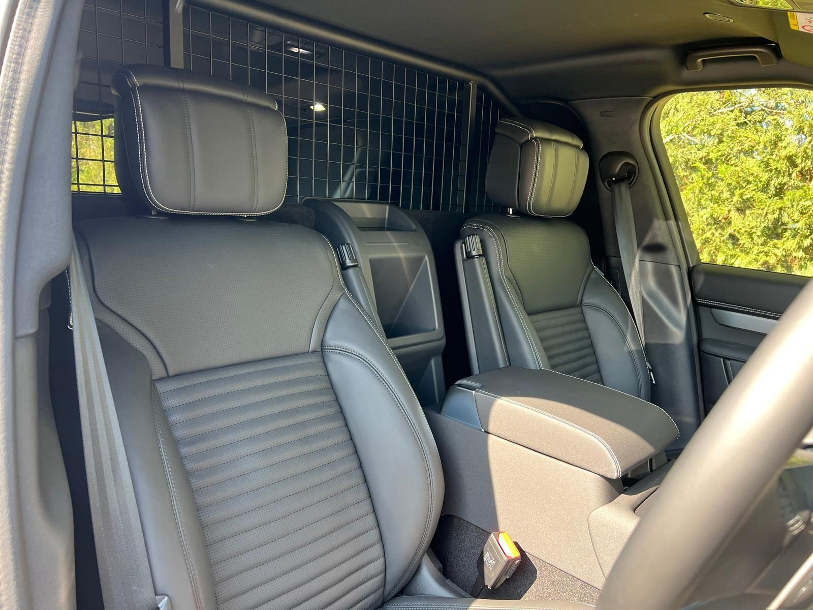 Land Rover Discovery view 8