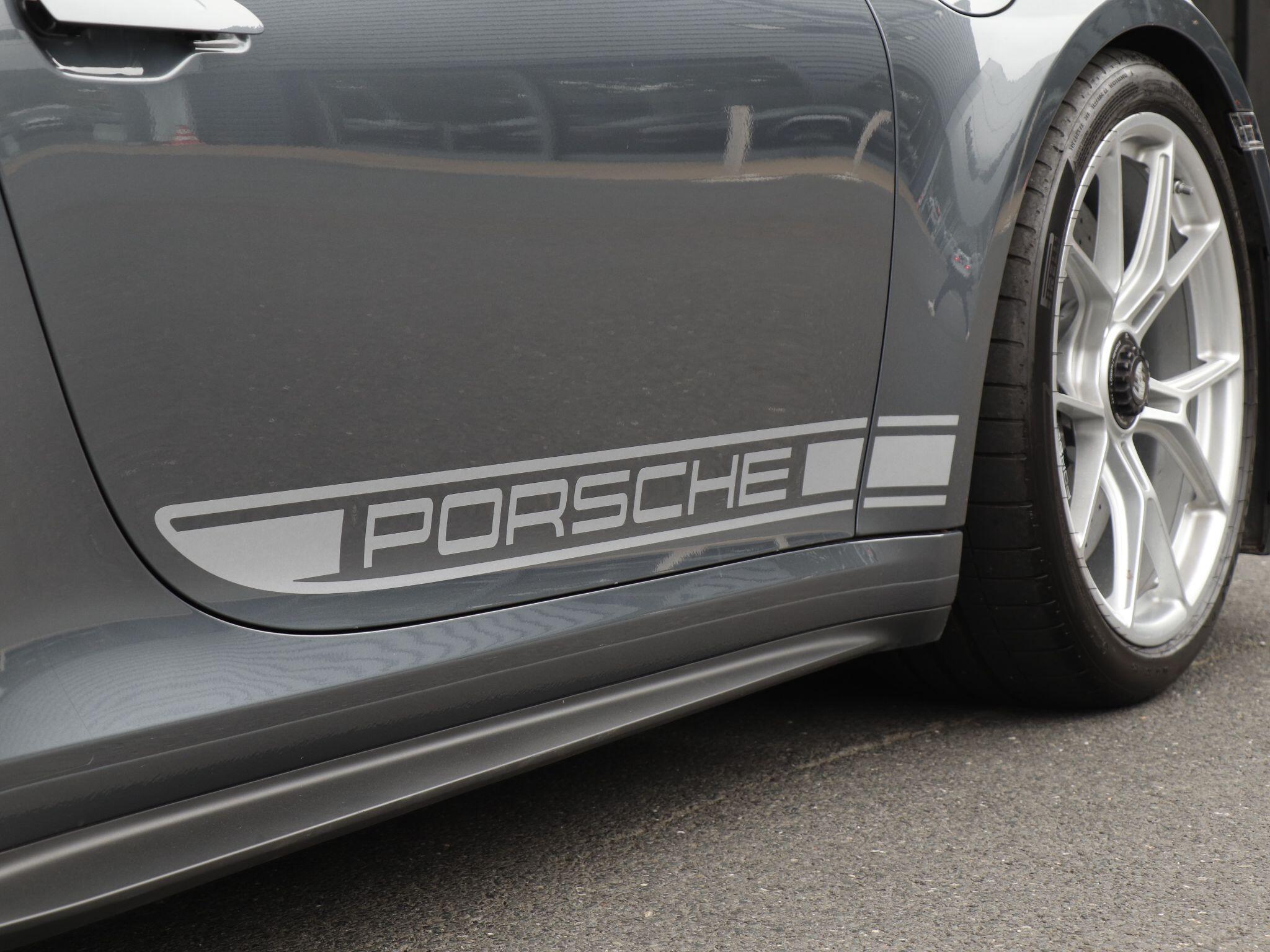 Porsche 911 view 32