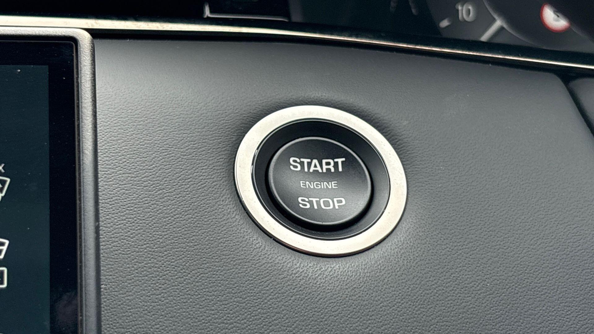 Land Rover Range Rover Evoque view 34