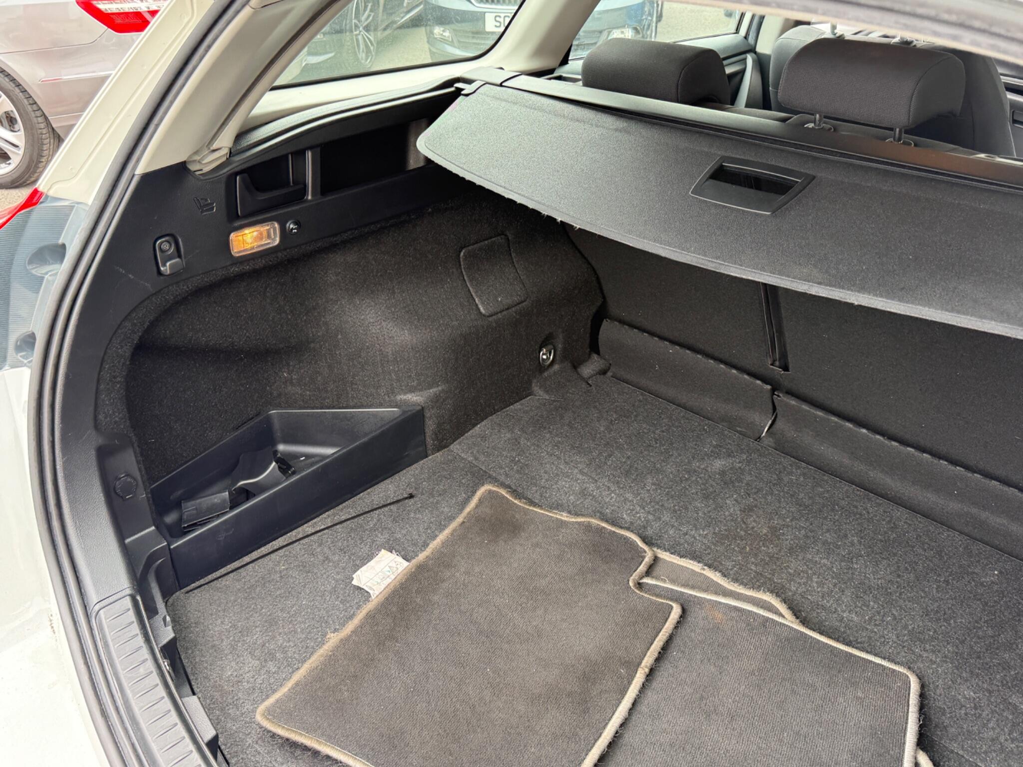 Toyota Auris - Image 40