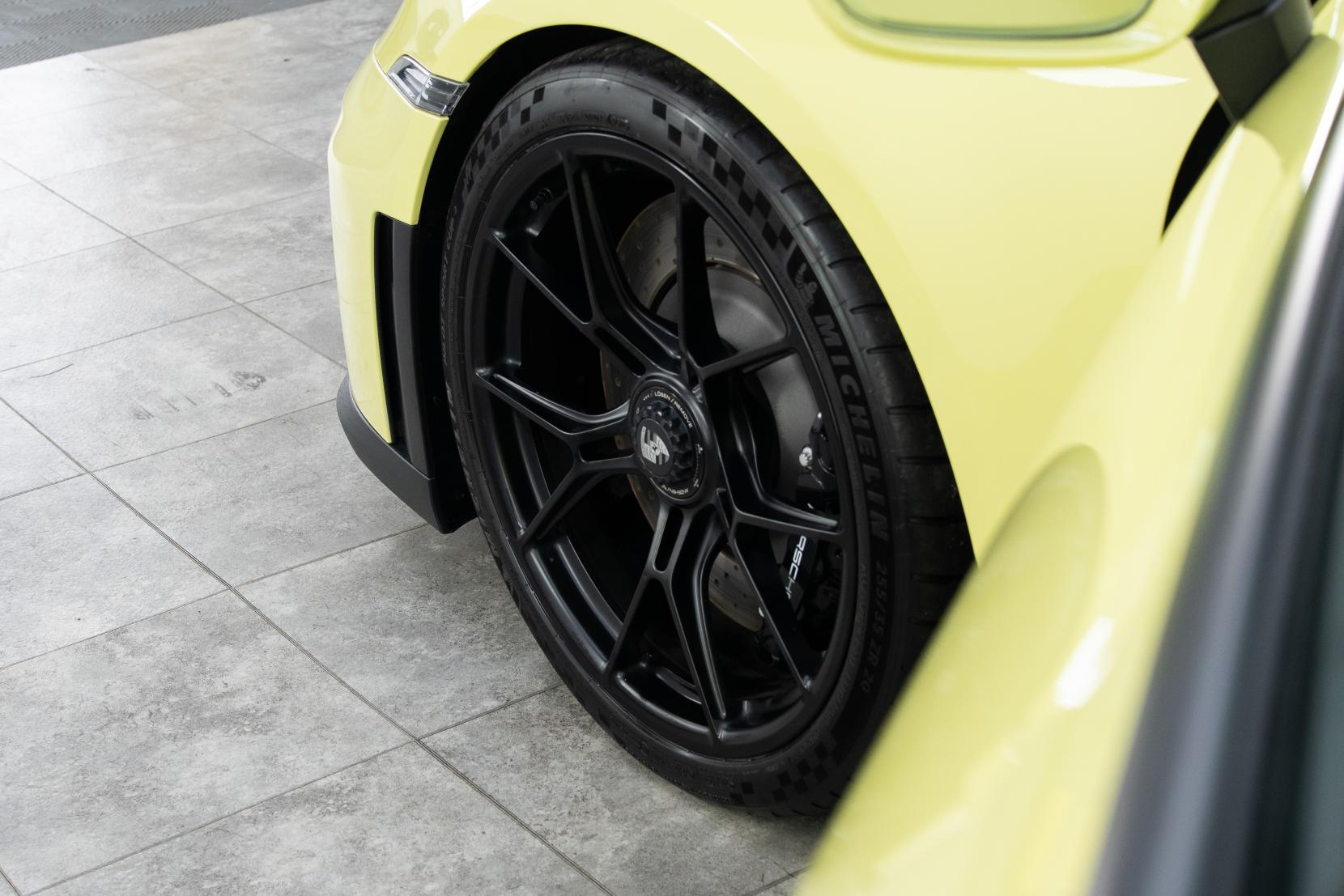 Porsche 911 view 29