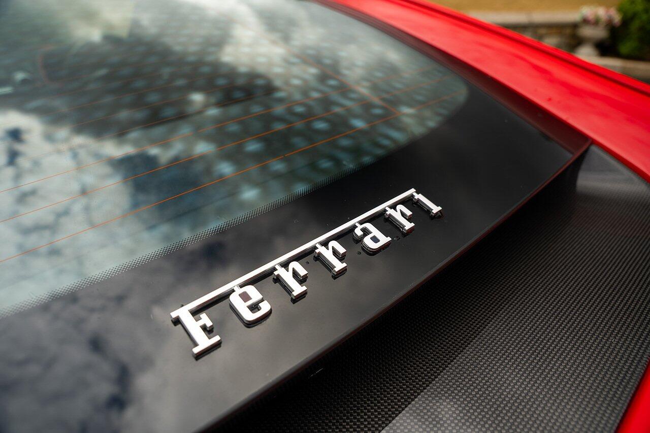 Ferrari 812 view 18