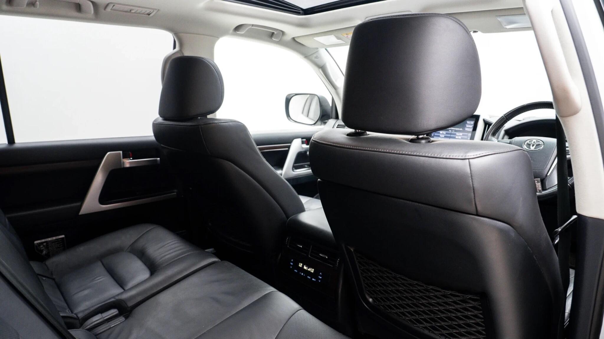 Toyota Land Cruiser view 15