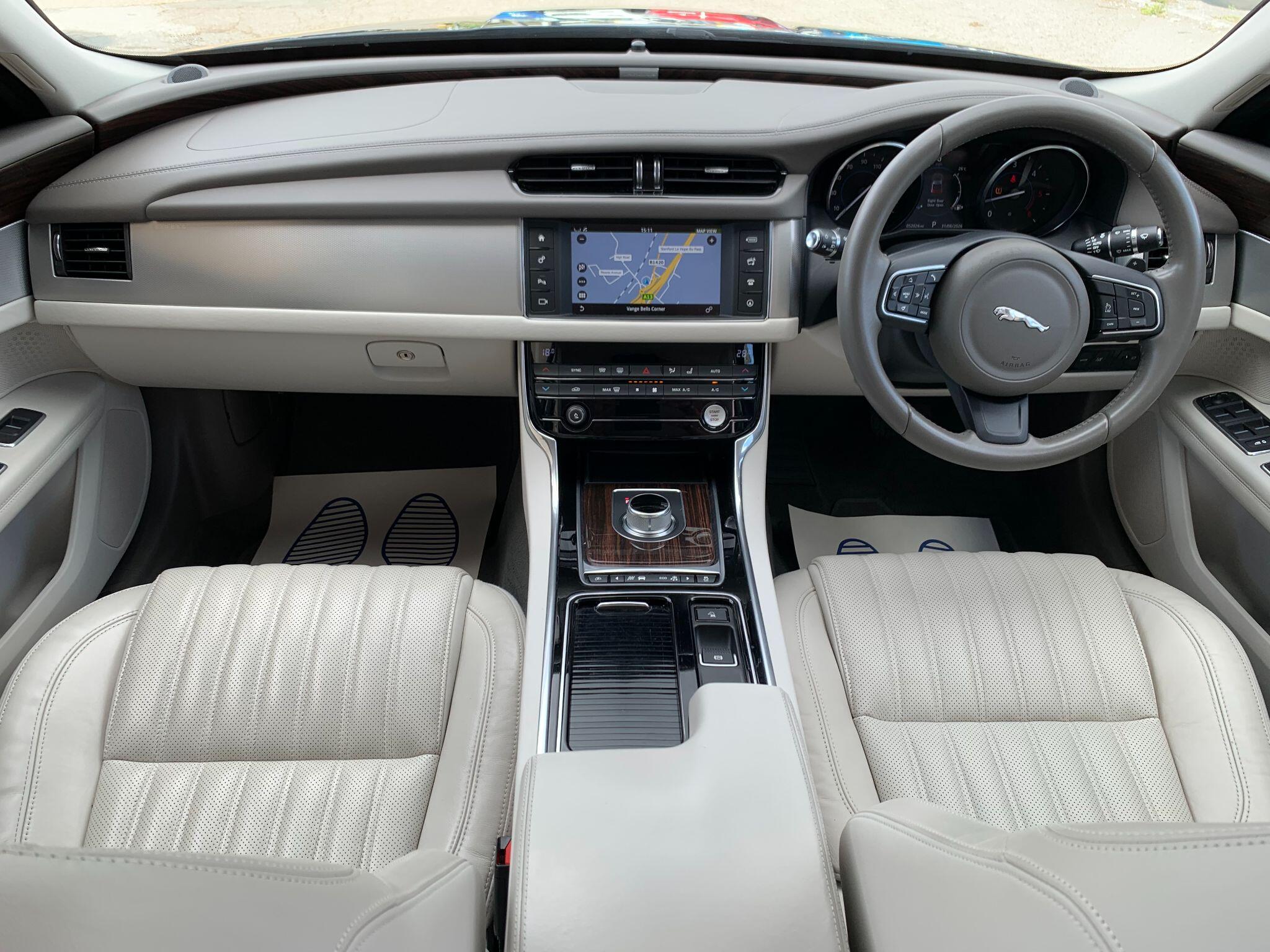 Jaguar XF view 16