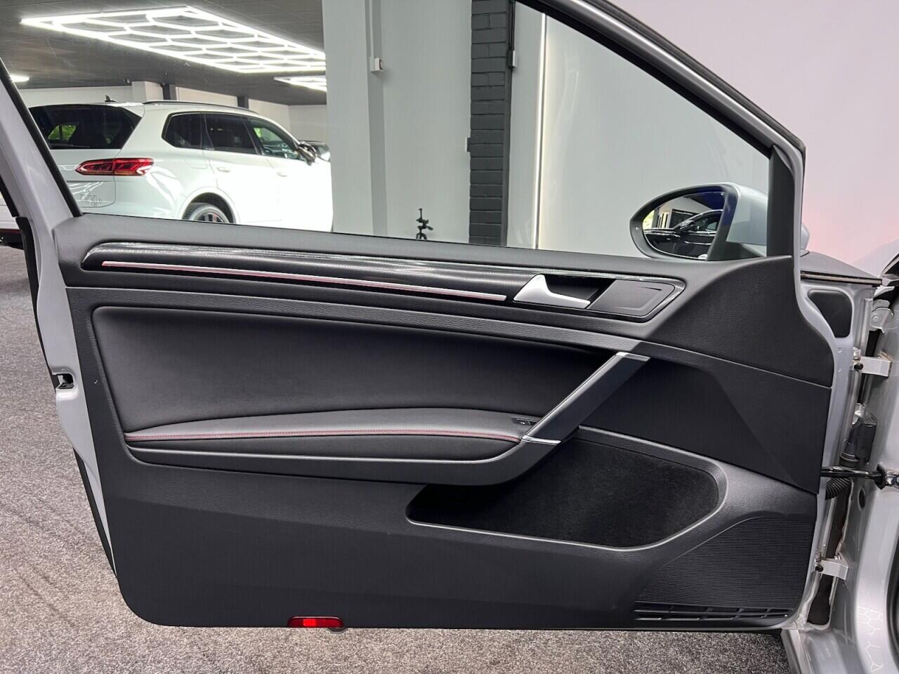 Volkswagen Golf view 26