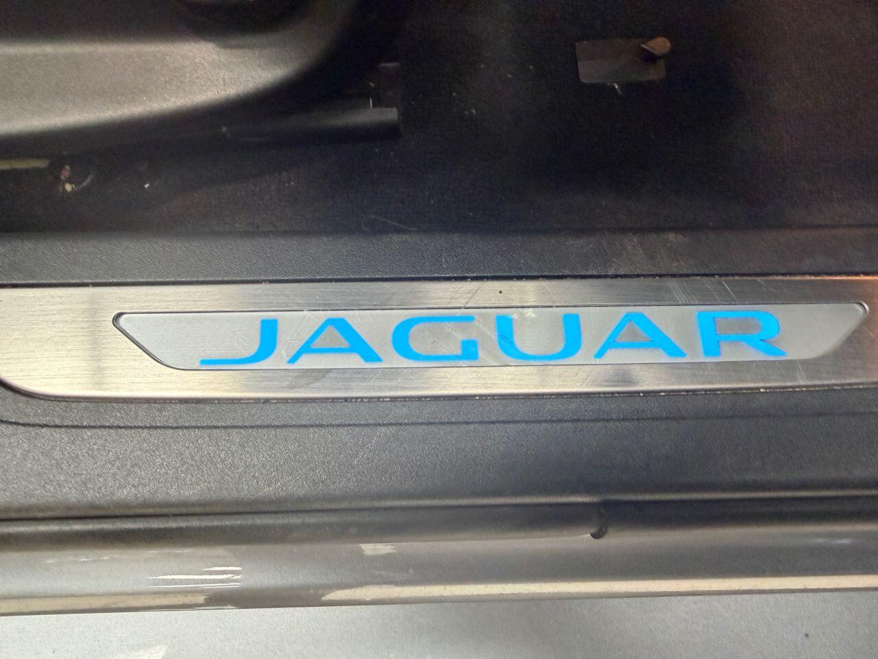 Jaguar XF view 30