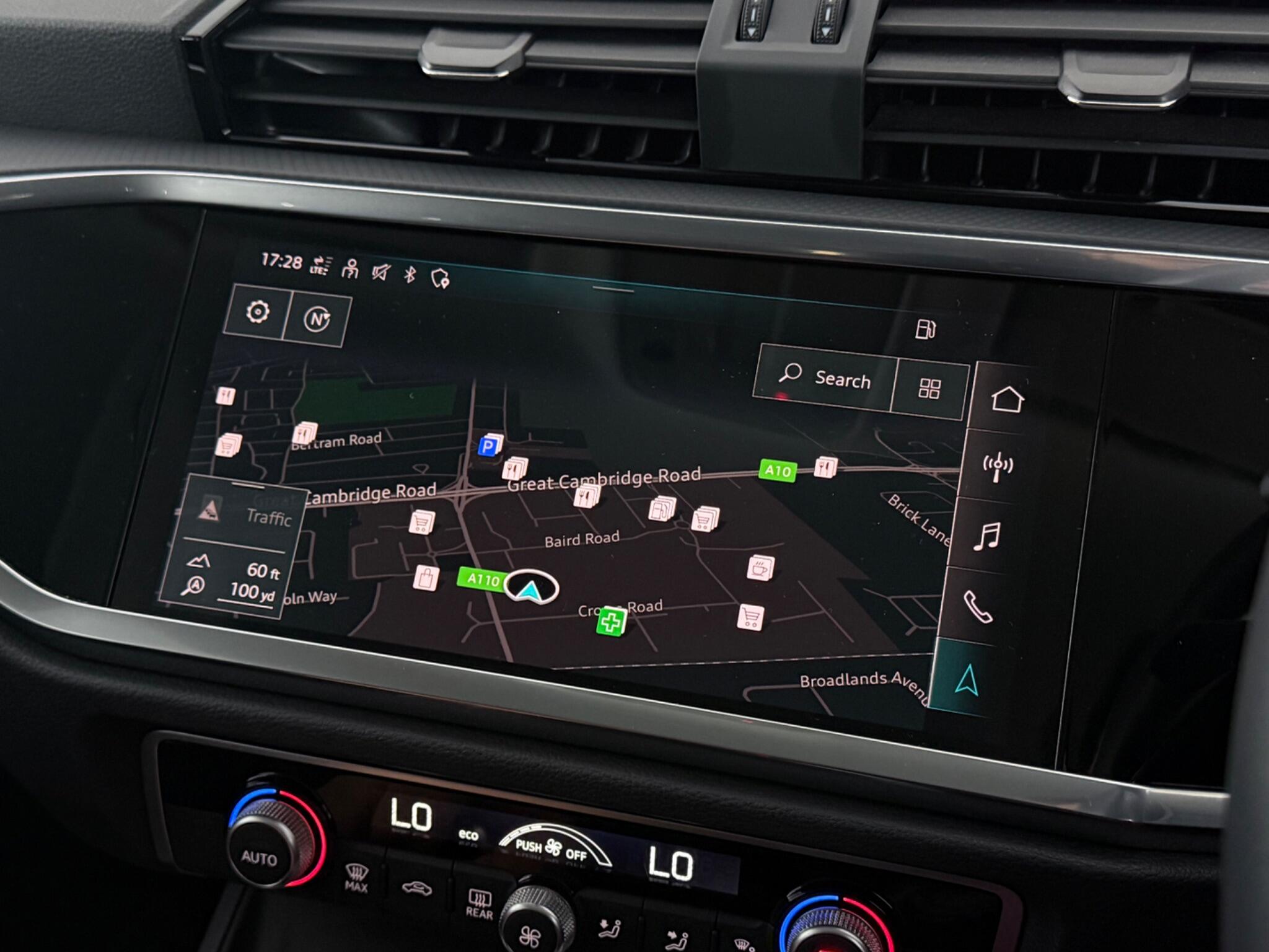 Audi Q3 view 25