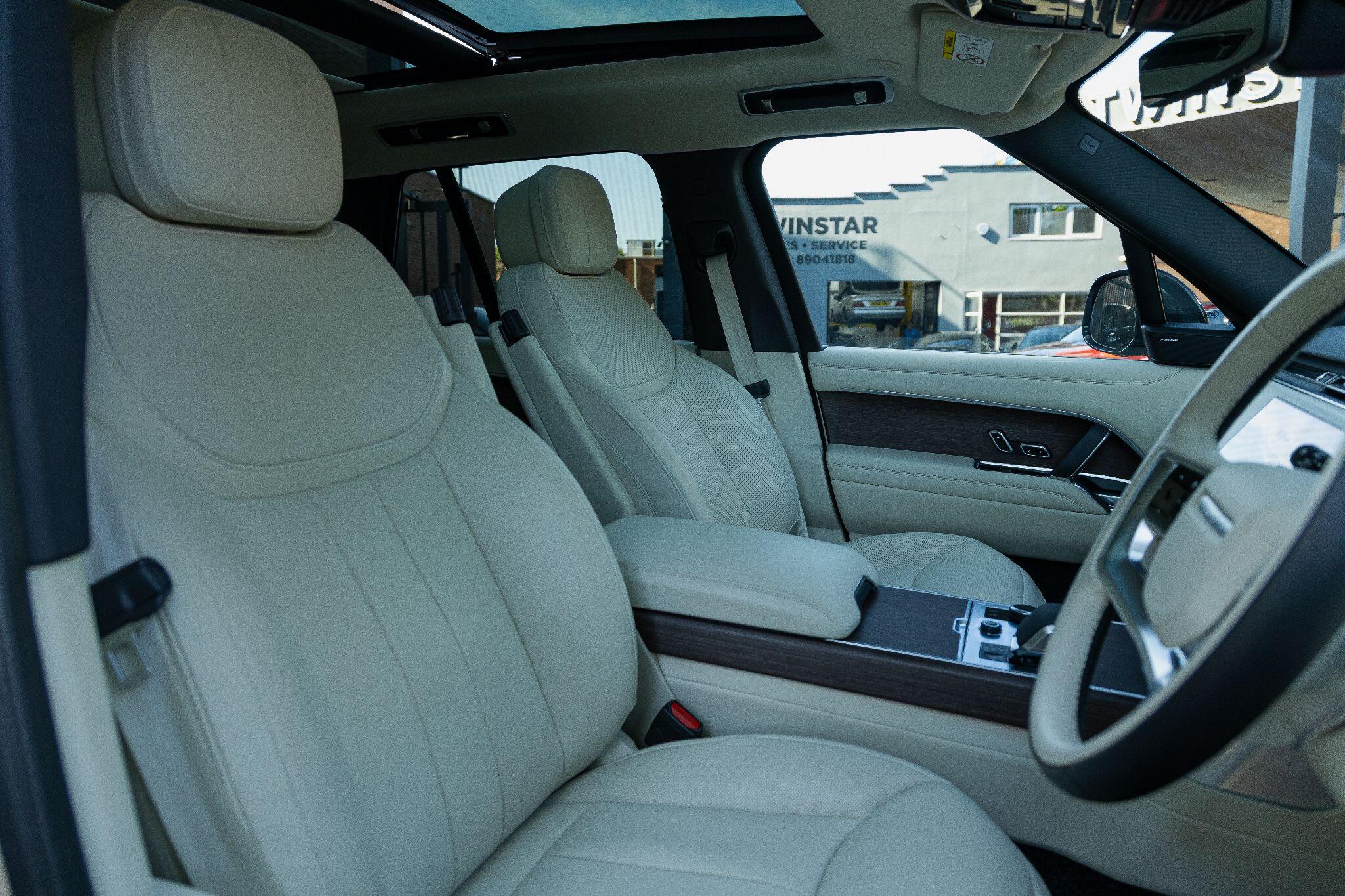 Land Rover Range Rover view 19