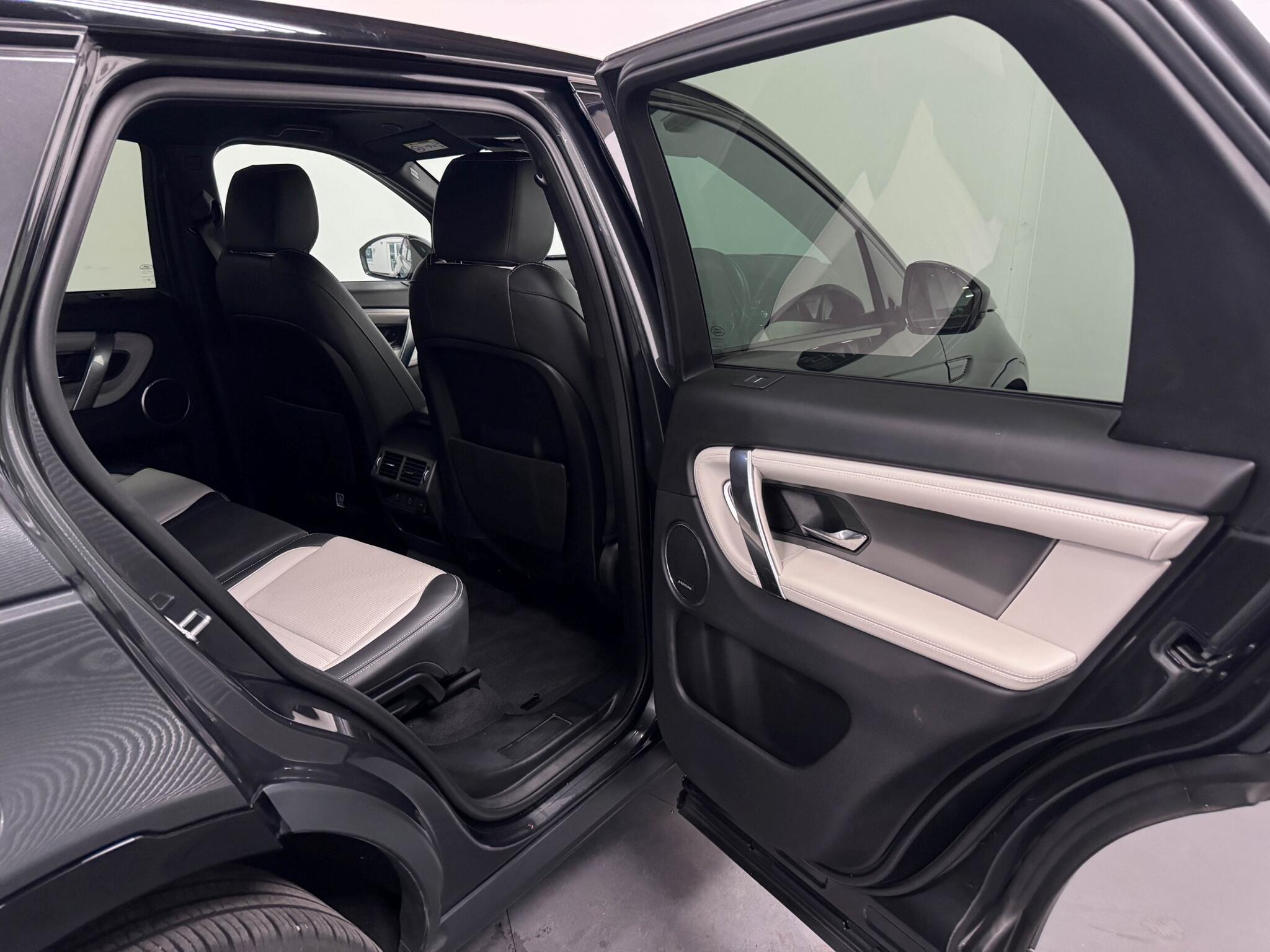 Land Rover Discovery Sport view 27