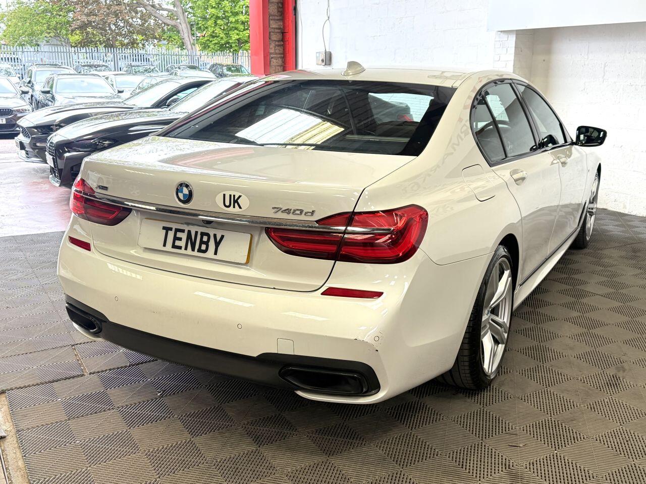 BMW 7 Series view 10