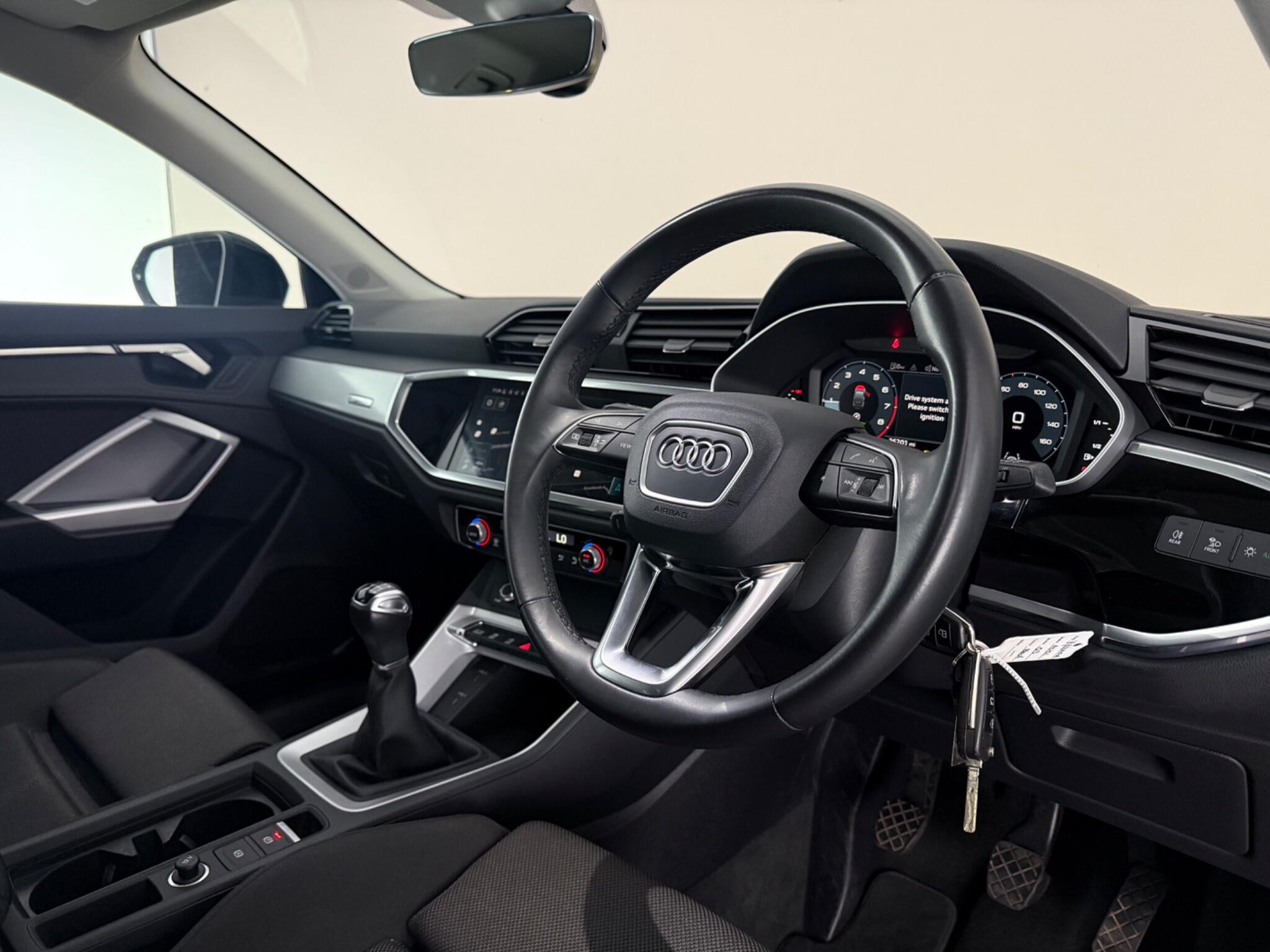 Audi Q3 view 3