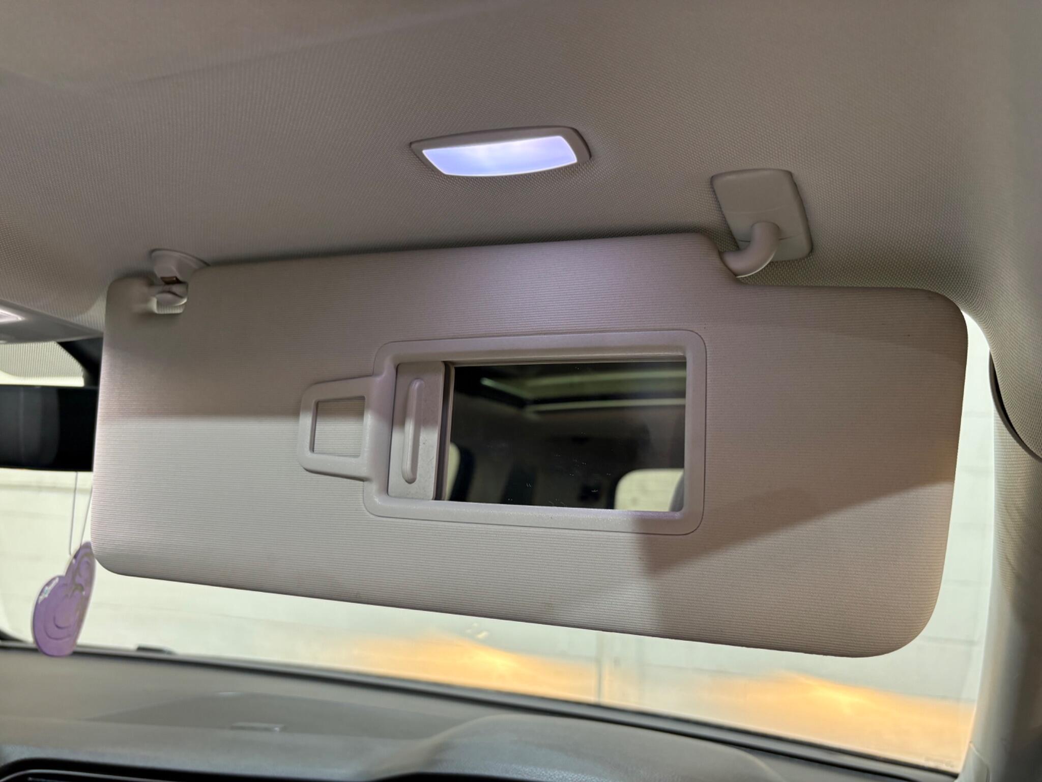 Volkswagen Touran view 14