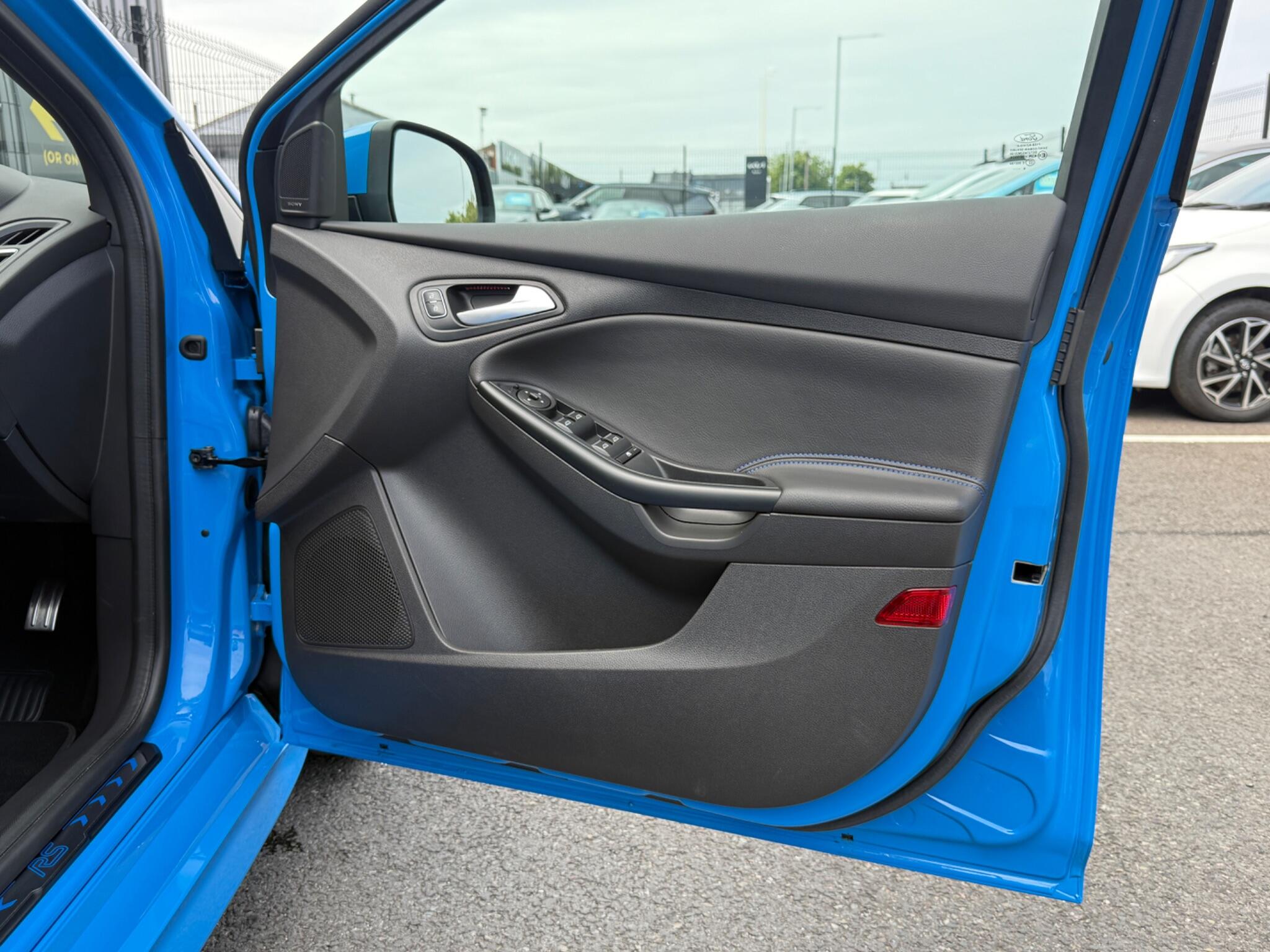 Ford Focus view 44