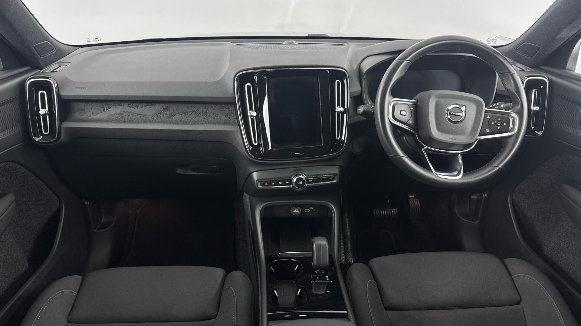 Volvo XC40 view 11