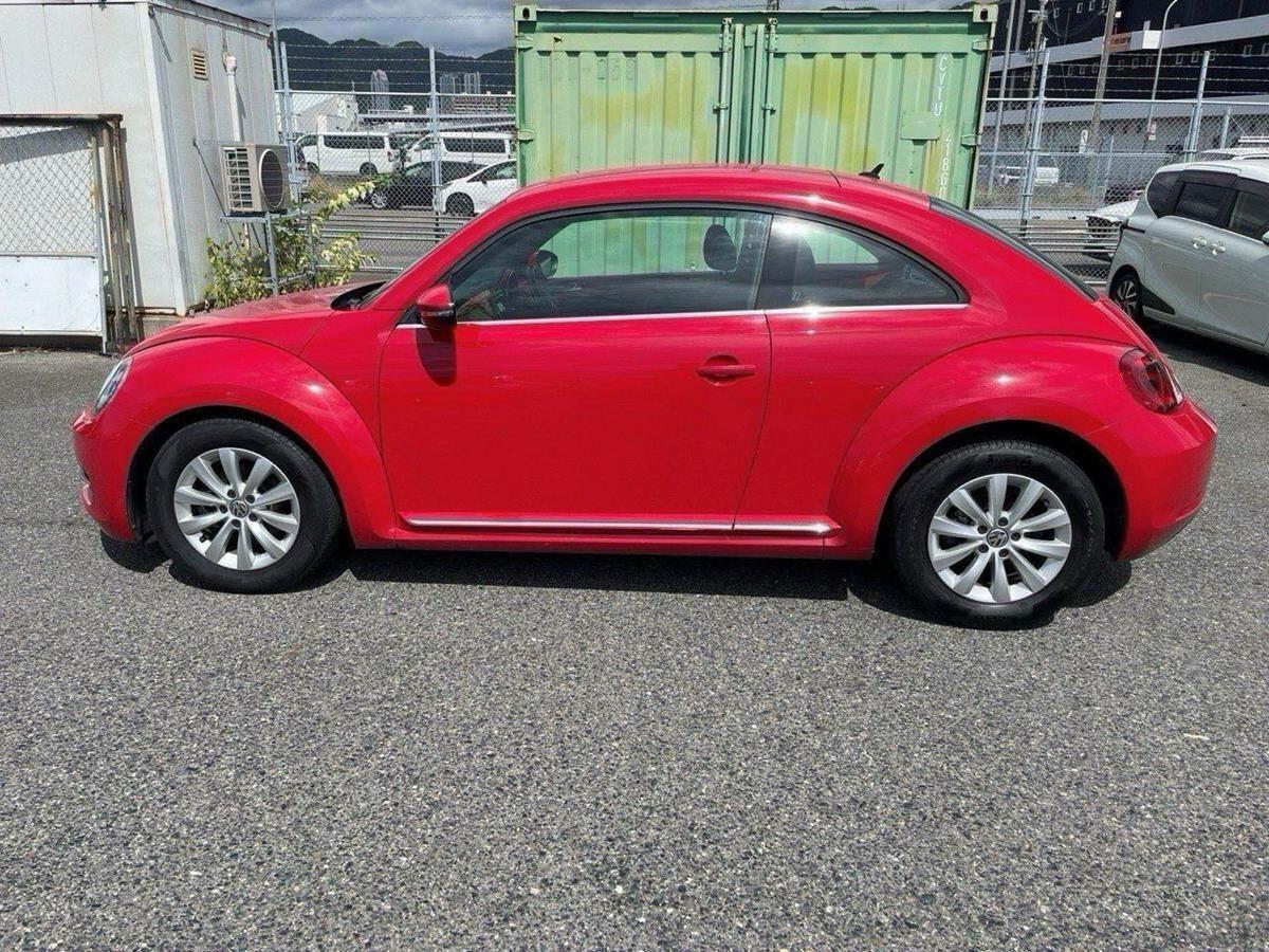 Volkswagen Beetle view 5