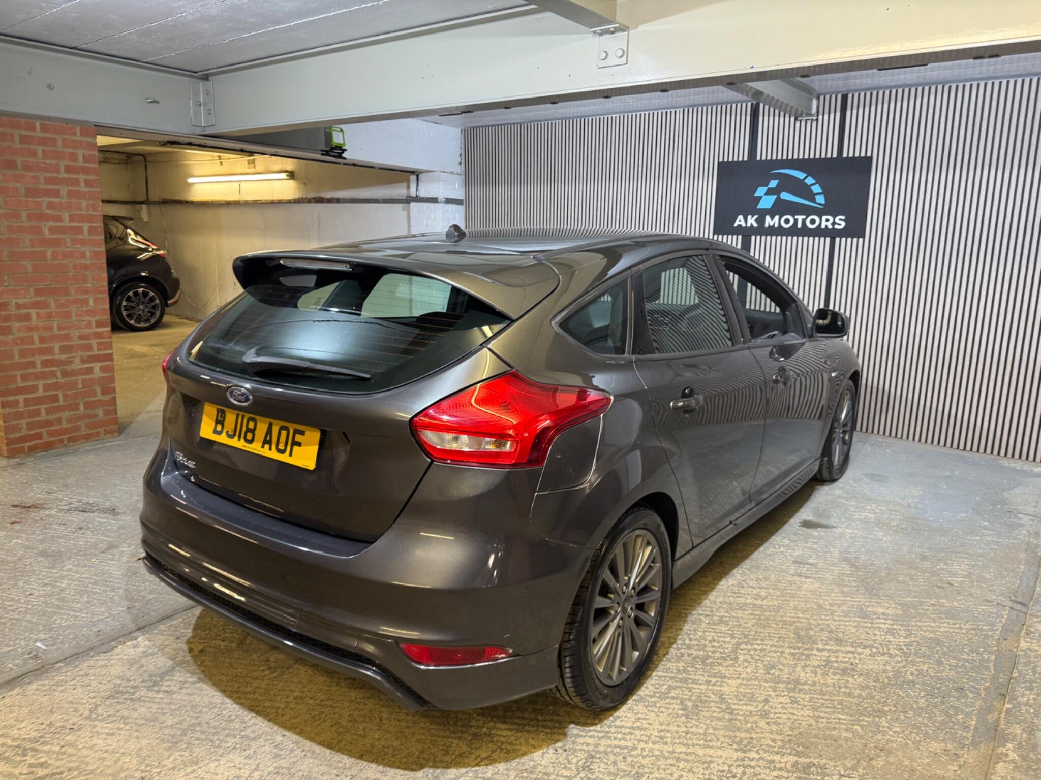 2018 Ford Focus 1.0T EcoBoost ST-Line Euro 6 (s/s) 5dr • 87,000 miles image 12
