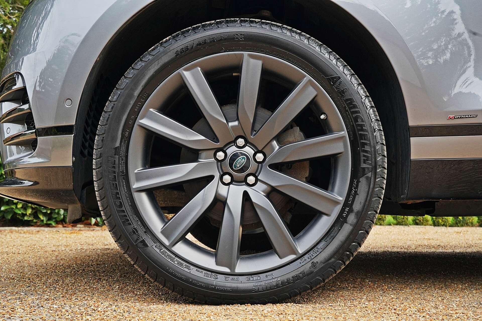 Land Rover Range Rover Velar view 2